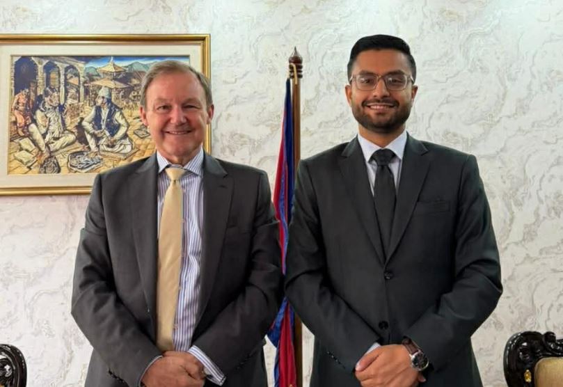 शिक्षामन्त्री पोखरेलसँग बेलायतका राजदूतको शिष्टाचार भेटवार्ता