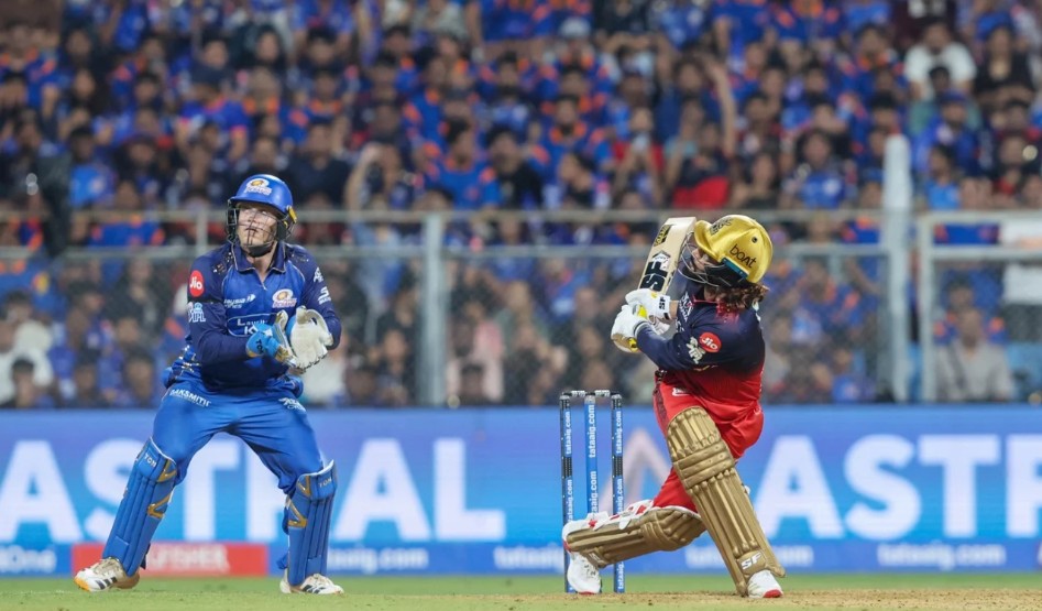 विशाल लक्ष्य पछ्याएको मुम्बईको हार, आरसीबीको शानदार जित