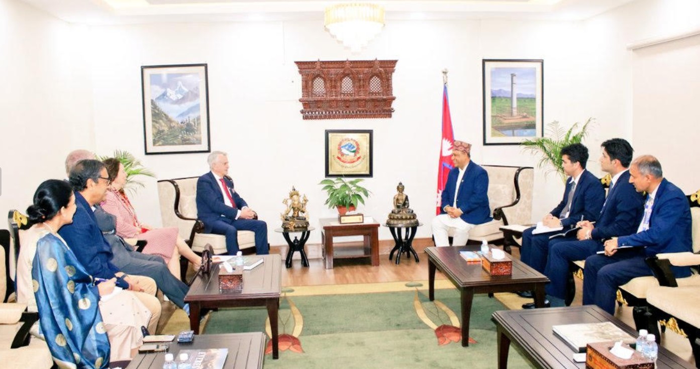 परराष्ट्रमन्त्री खनालसँग अमेरिकी सहायक विदेशमन्त्री कपुरको भेट