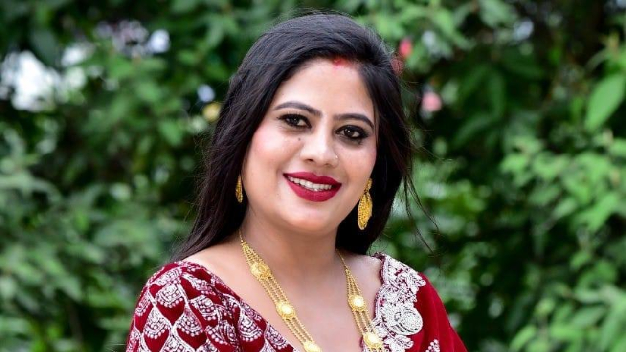 महेश बस्नेतकी श्रीमतीले ग्याङसहित गएर शोभा पाठकलाई कुटिन्