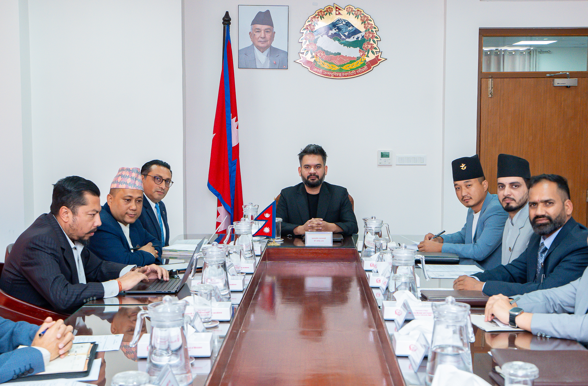 मन्त्रिपरिषद् बैठक जारी