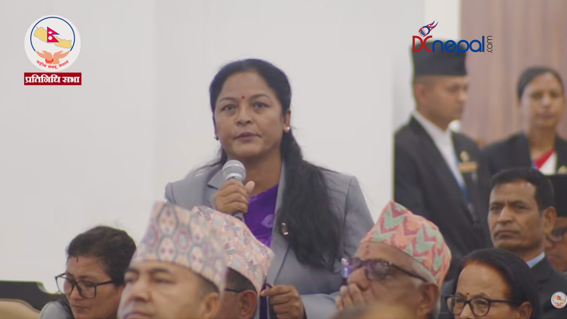 ‘ओली–लेखकलाई रिहा गरियोस्, सामाजिक संजालको नियमन होस्’