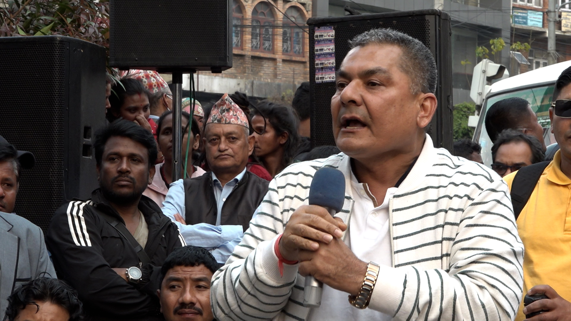 दुर्गा प्रसाईंविरुद्ध मुद्दा दायर