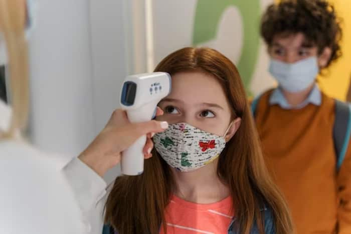 कोभिड-१९ को नयाँ ‘सिकाडा’ भेरियन्ट: बच्चाहरूमा जोखिम बढी तर आत्तिहाल्नुपर्ने अवस्था छैन