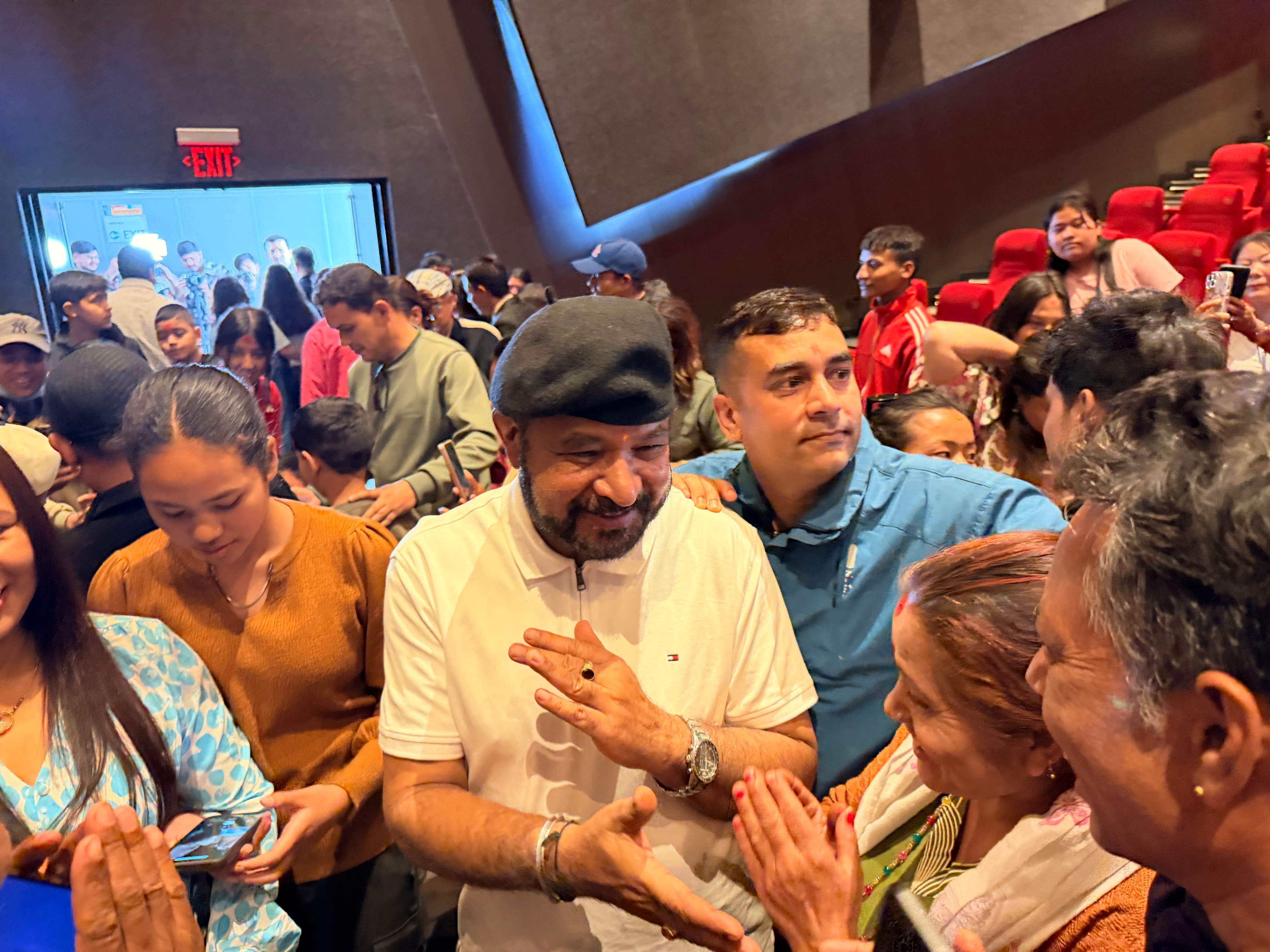 ‘पहाड’ हेरेका दर्शकसँग कलाकार भन्छन्- मन जितेको छ, आफ्नै कथा भन्नुभएको छ