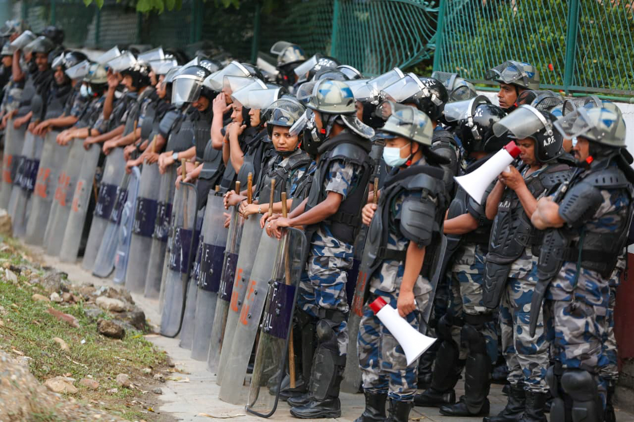 थापाथलीस्थित सुकुम्बासी बस्तीमा बिहानैदेखि बाक्लो प्रहरी परिचालन (तस्बिरहरू)