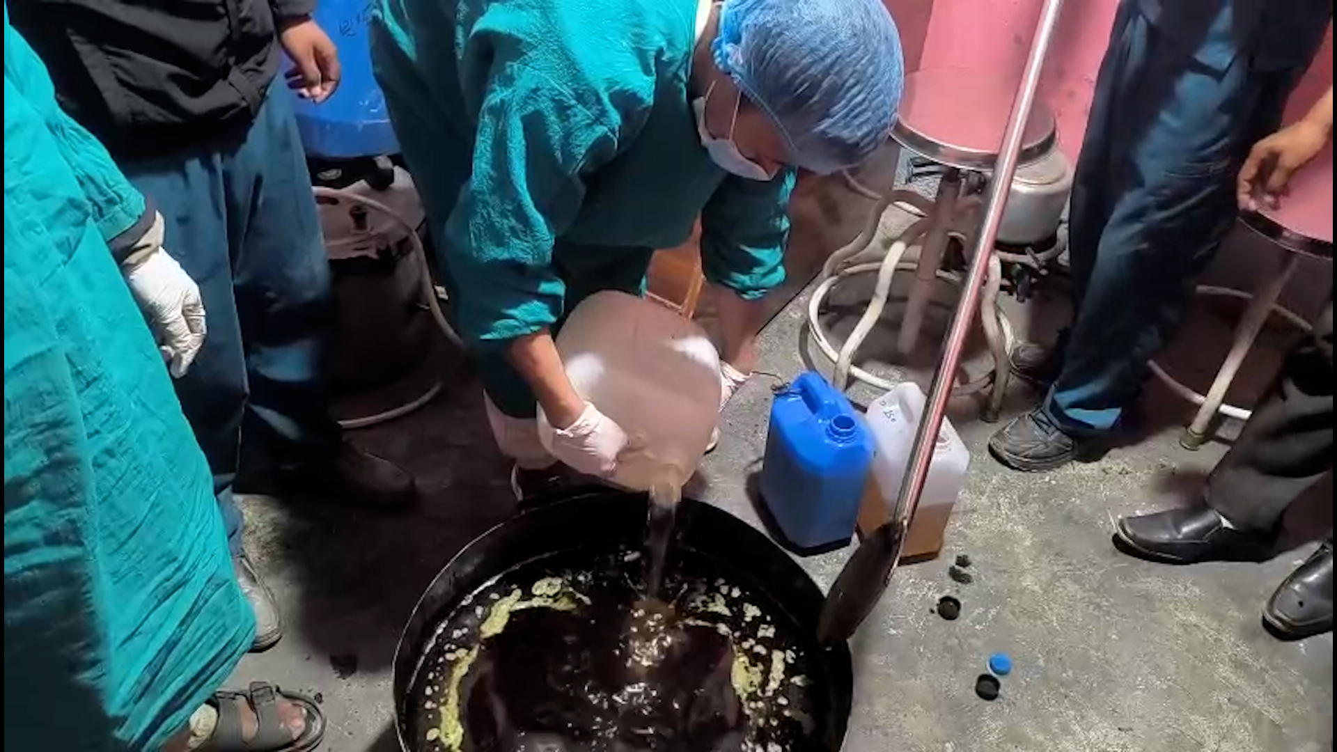 मुगुमा स्थानीय जडीबुटीबाट बनेको वातशामक तेल लोकप्रिय, बिरामीलाई राहत