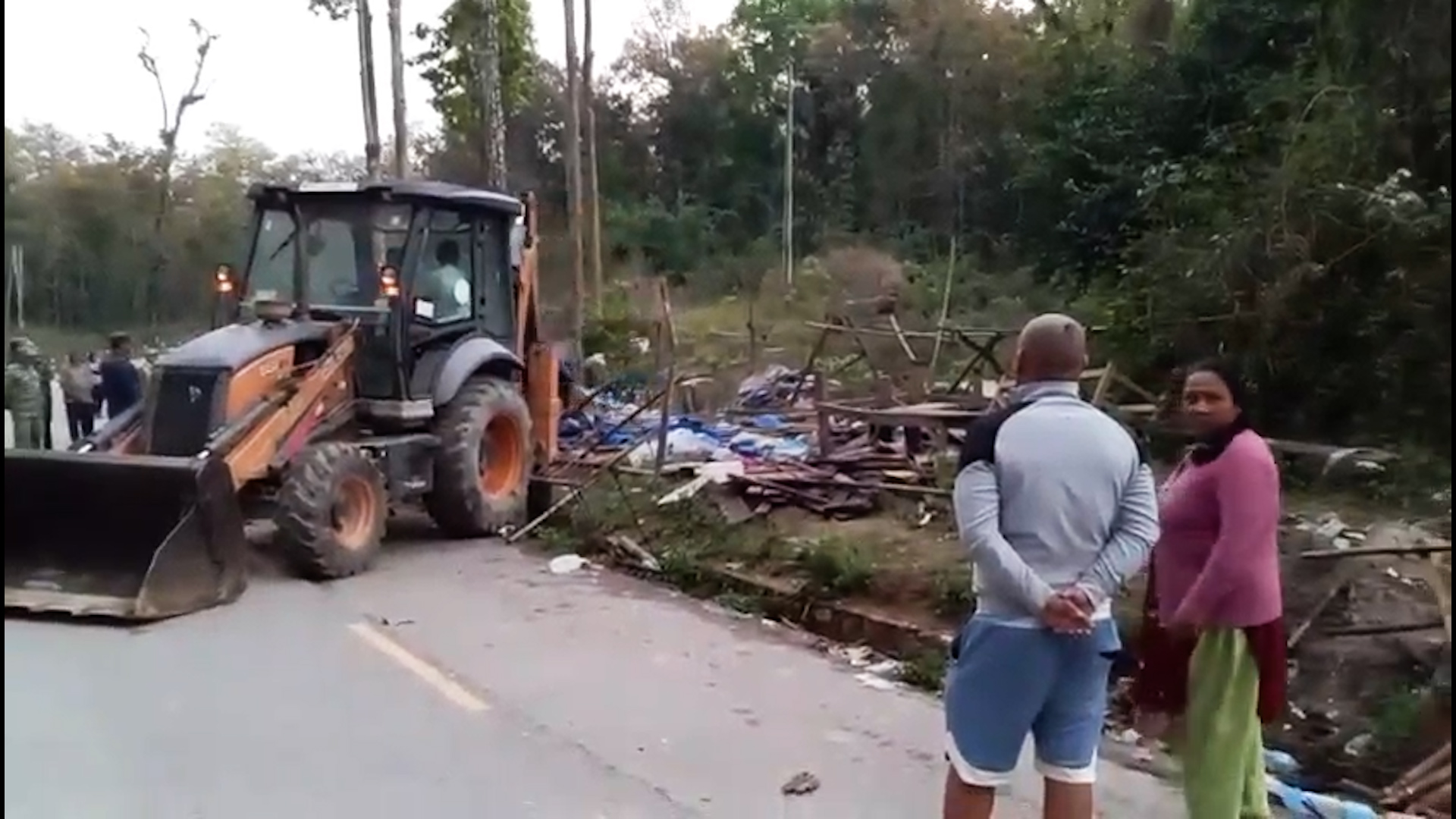 हेटौंडा-१८ मा अवैध संरचना हटाइयो, करिब १० छाप्रा भत्काइयो