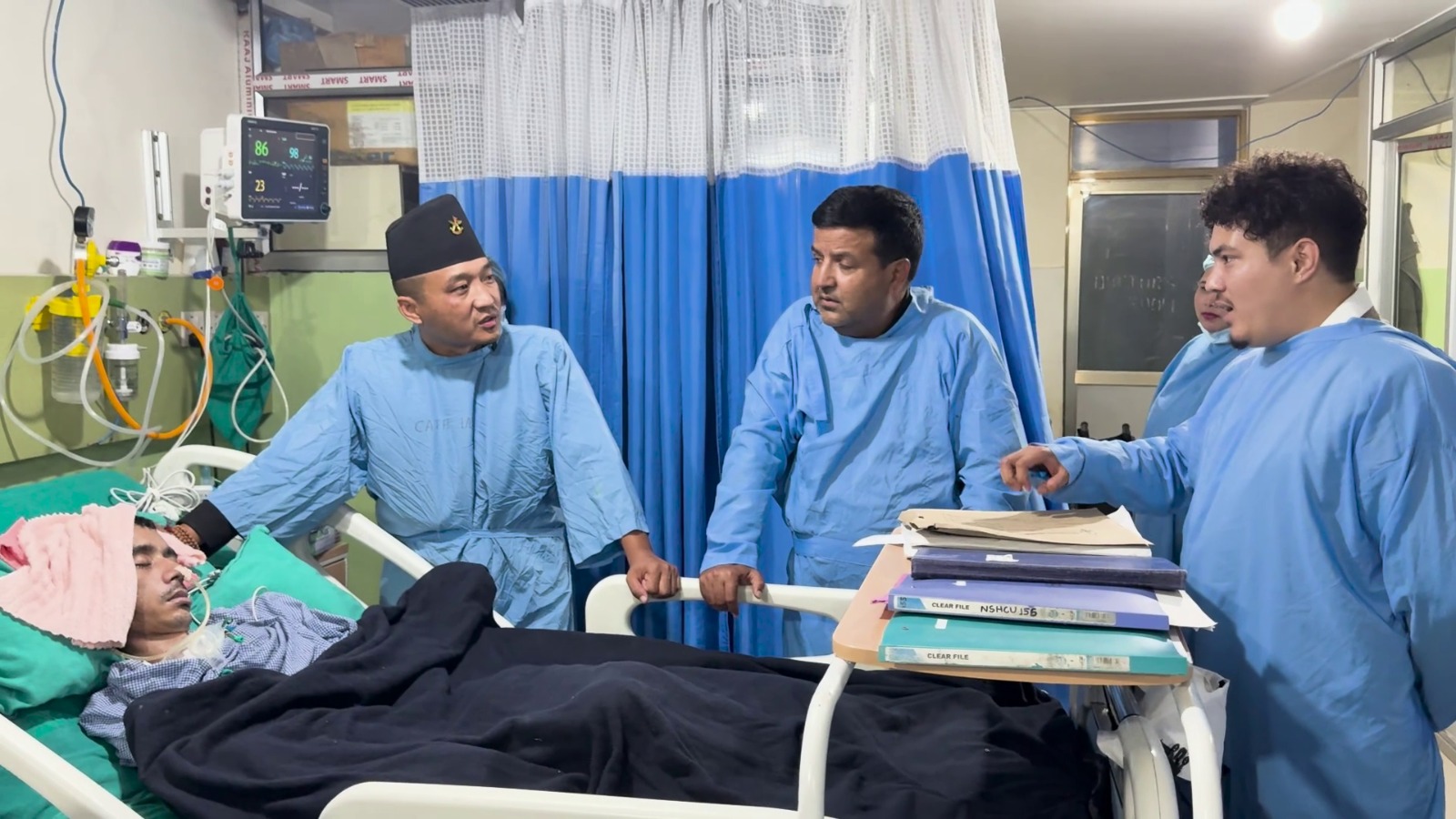 जेनजी घाइते भेट्न गृहमन्त्री गुरुङ पुगे केएमसी अस्पताल