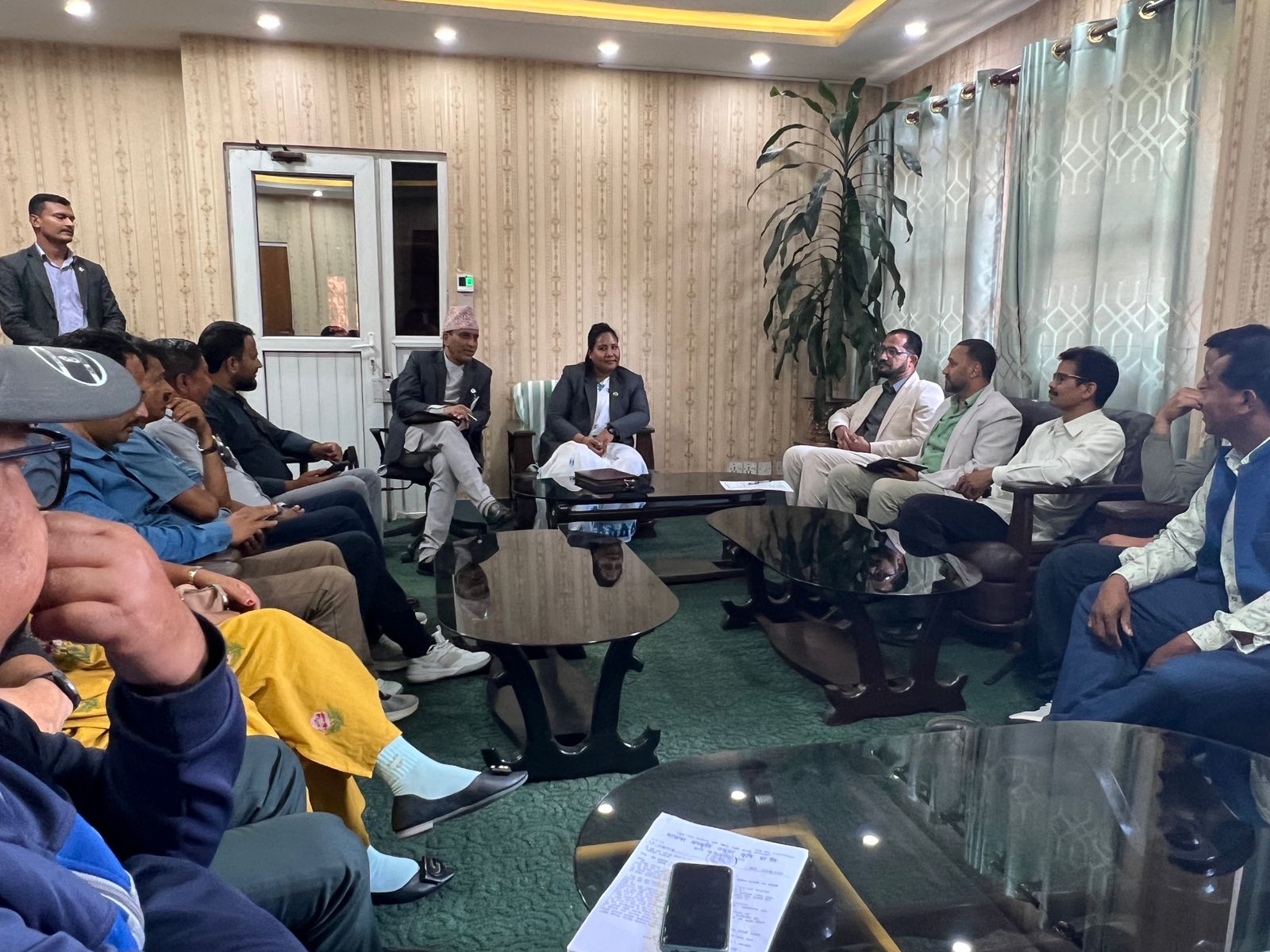 किसानका समस्या सुन्दै मन्त्री चौधरी : बीमा, मल र बजारीकरण सुधारमा जोड