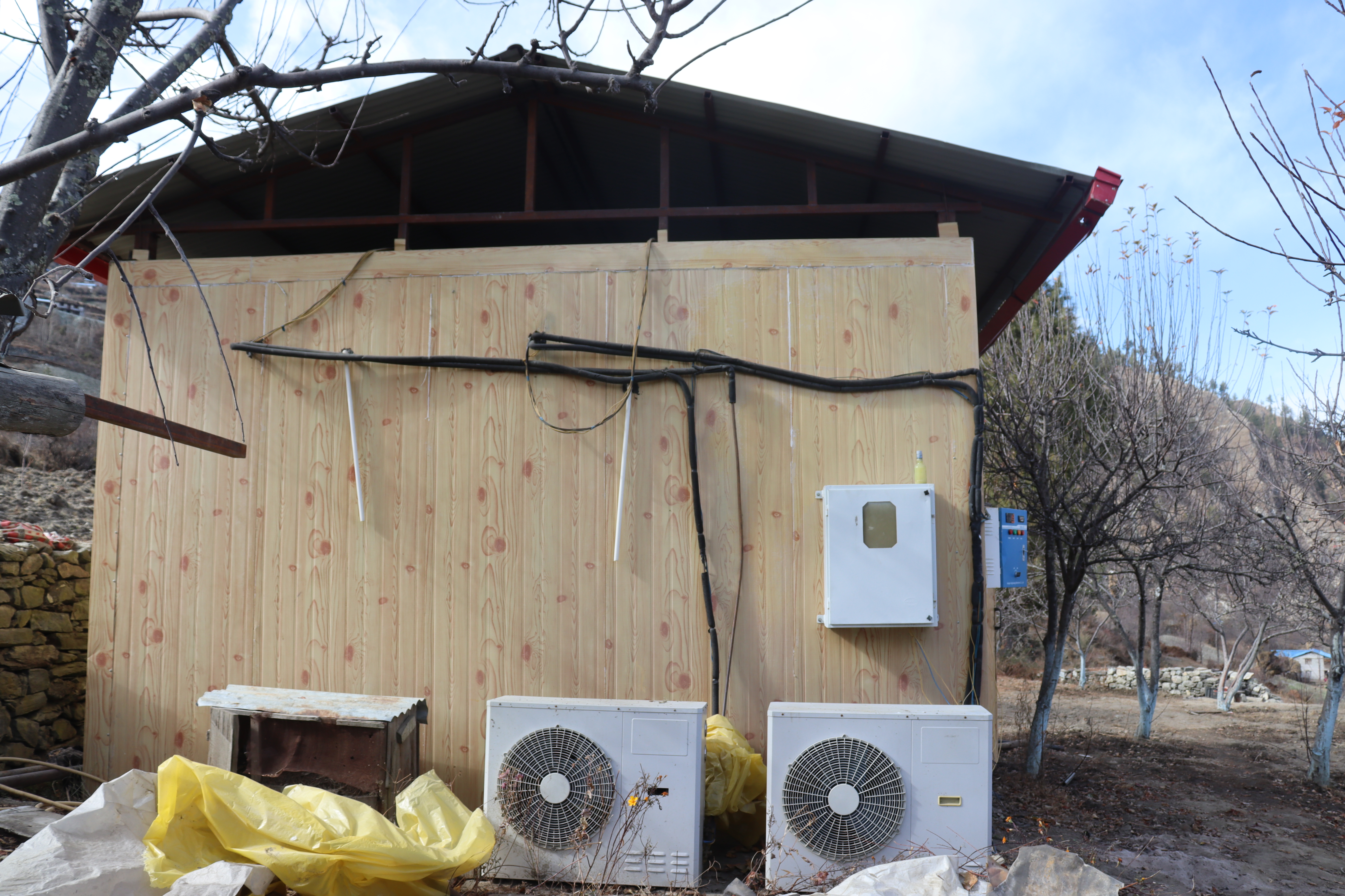 विद्युत् अभावले कोल्डस्टोर प्रयोगविहीन, कृषक सस्तो मूल्यमा स्याउ बेच्न बाध्य