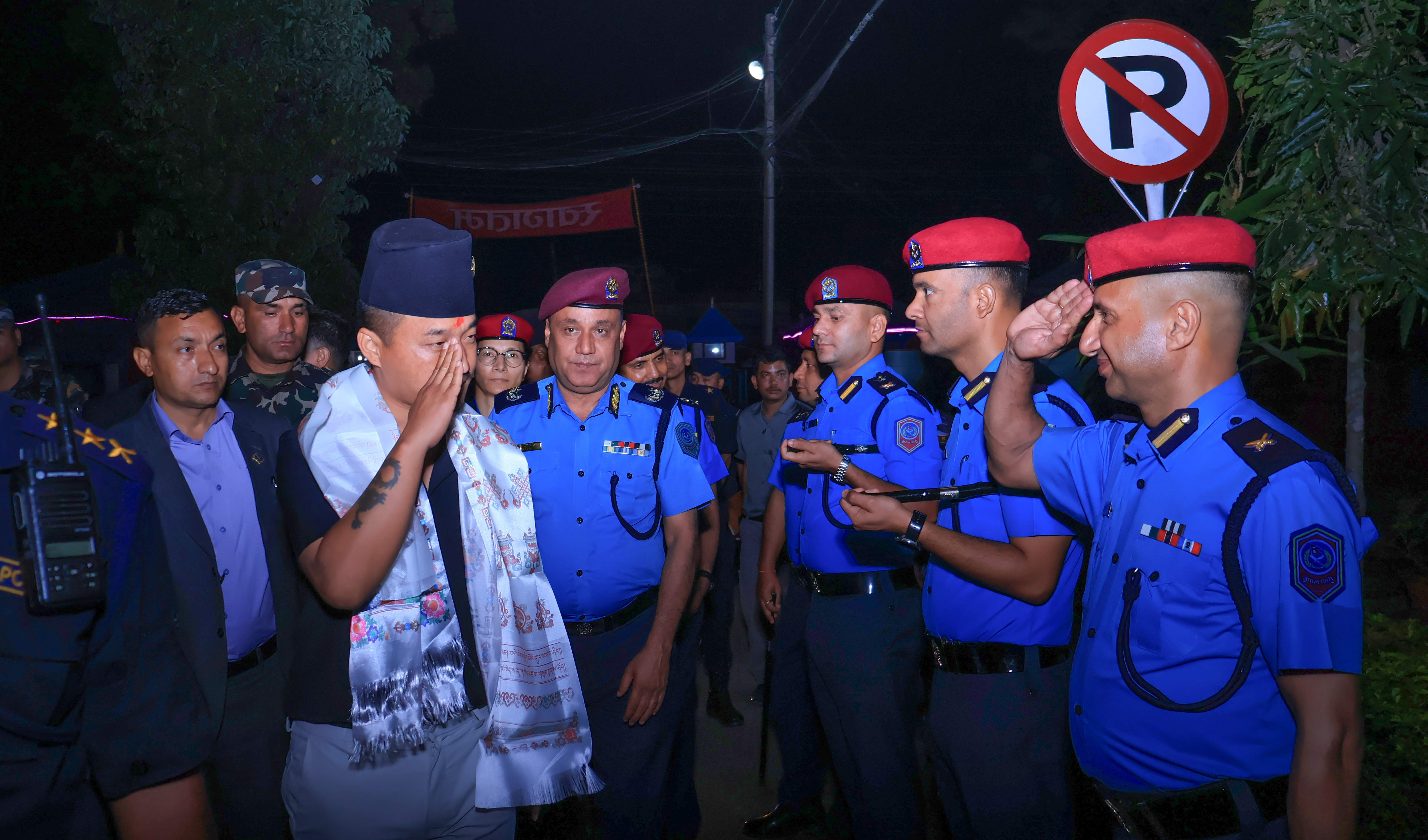 मध्यरातमा चितवन पुगे गृहमन्त्री गुरुङ