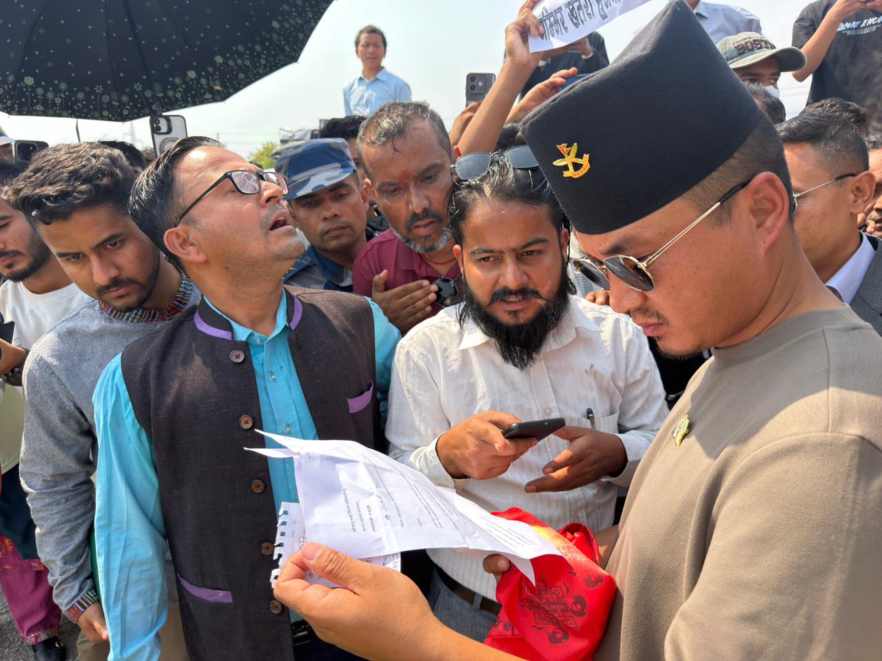 नवलपुरमा दूषित पानीका कारण गैँडा मर्ने घटनाप्रति गृहमन्त्री गुरुङको ध्यानाकर्षण