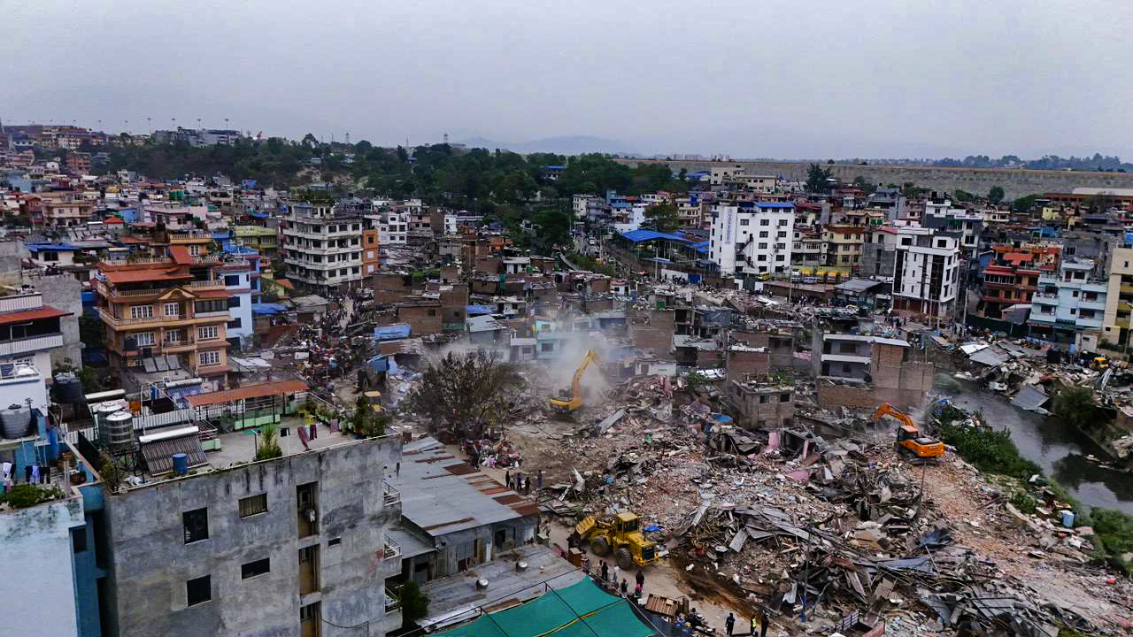 गैरीगाउँ सुकुम्बासी बस्तीमा डोजर (तस्बिरहरु)
