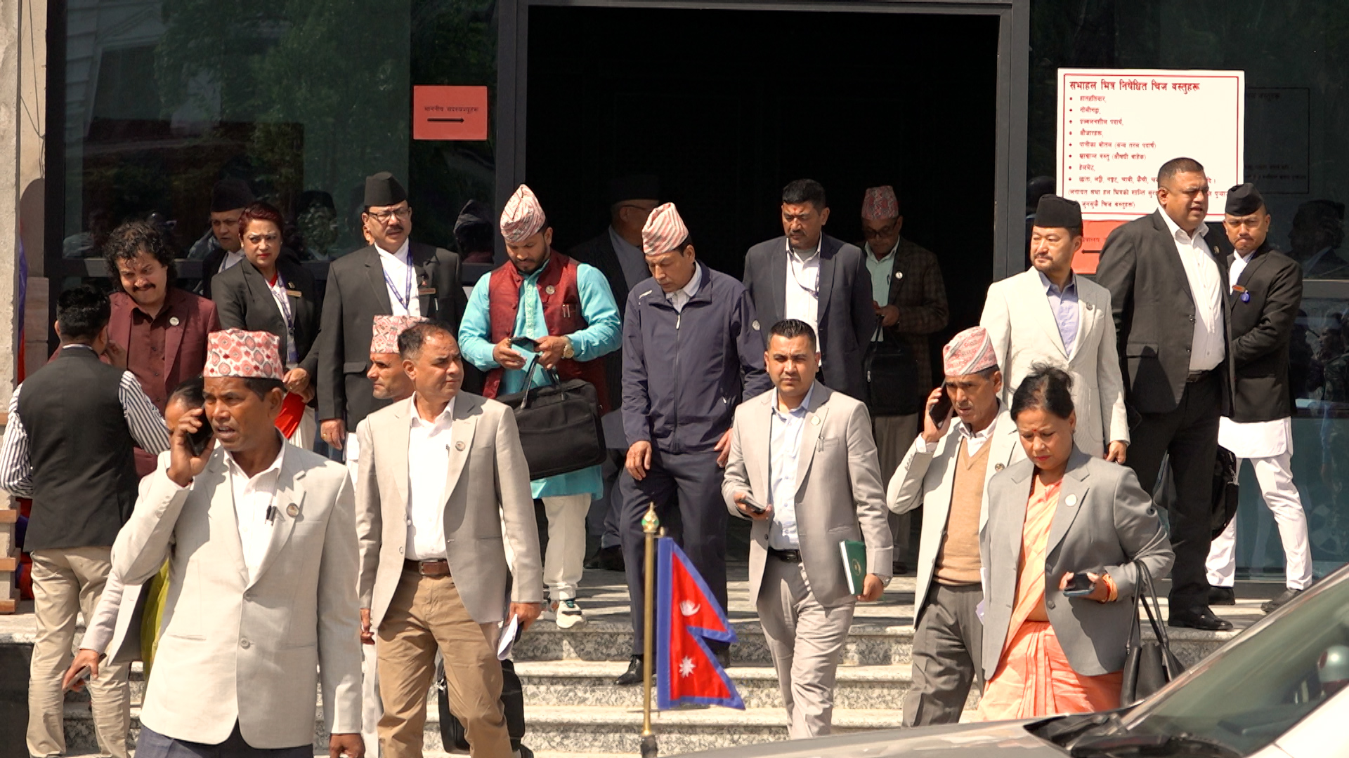 संसद बाहिर सांसद : गृहमन्त्रीमाथि पनि छानविन हुनुपर्छ, मल उत्पादन नेपालमै गरौं