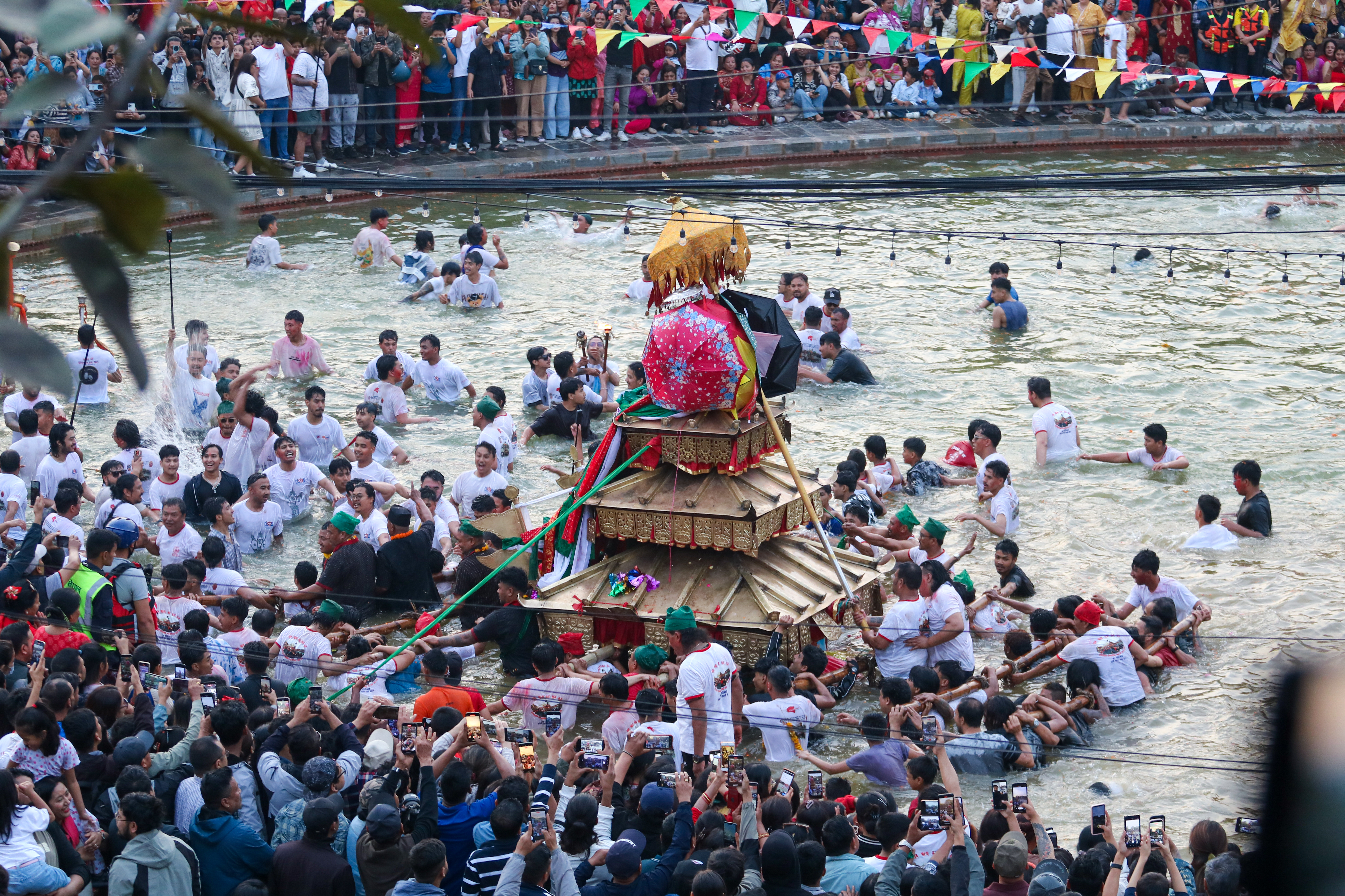 हाँडीगाउँमा यसरी मनाइयो गहना खोज्ने जात्रा (तस्बिरहरू)