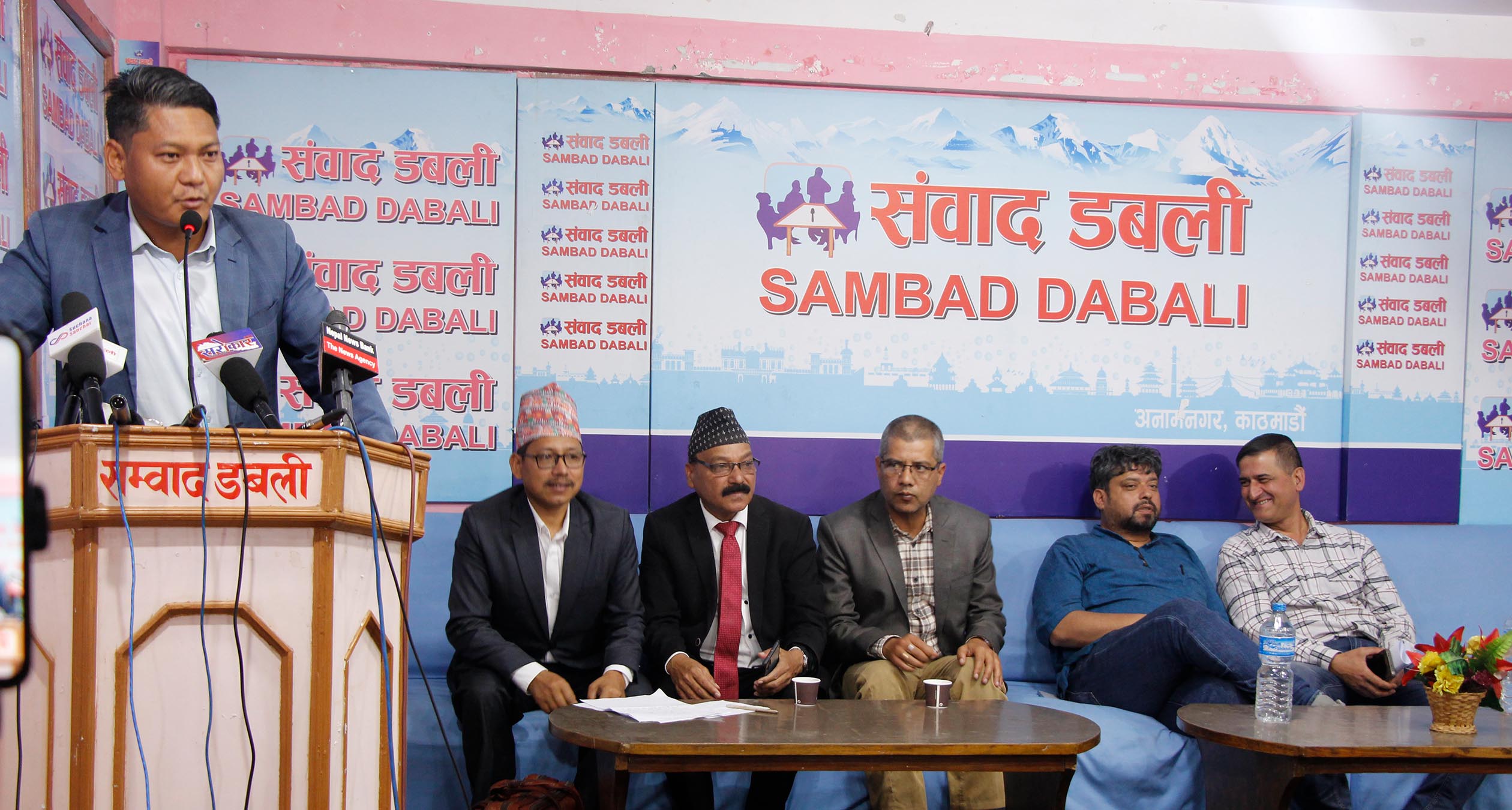 निजी सञ्चार माध्यमलाई आथिर्क नाकाबन्दी लगाउने निर्णय विरुद्ध आन्दोलन गर्ने चेतावनी