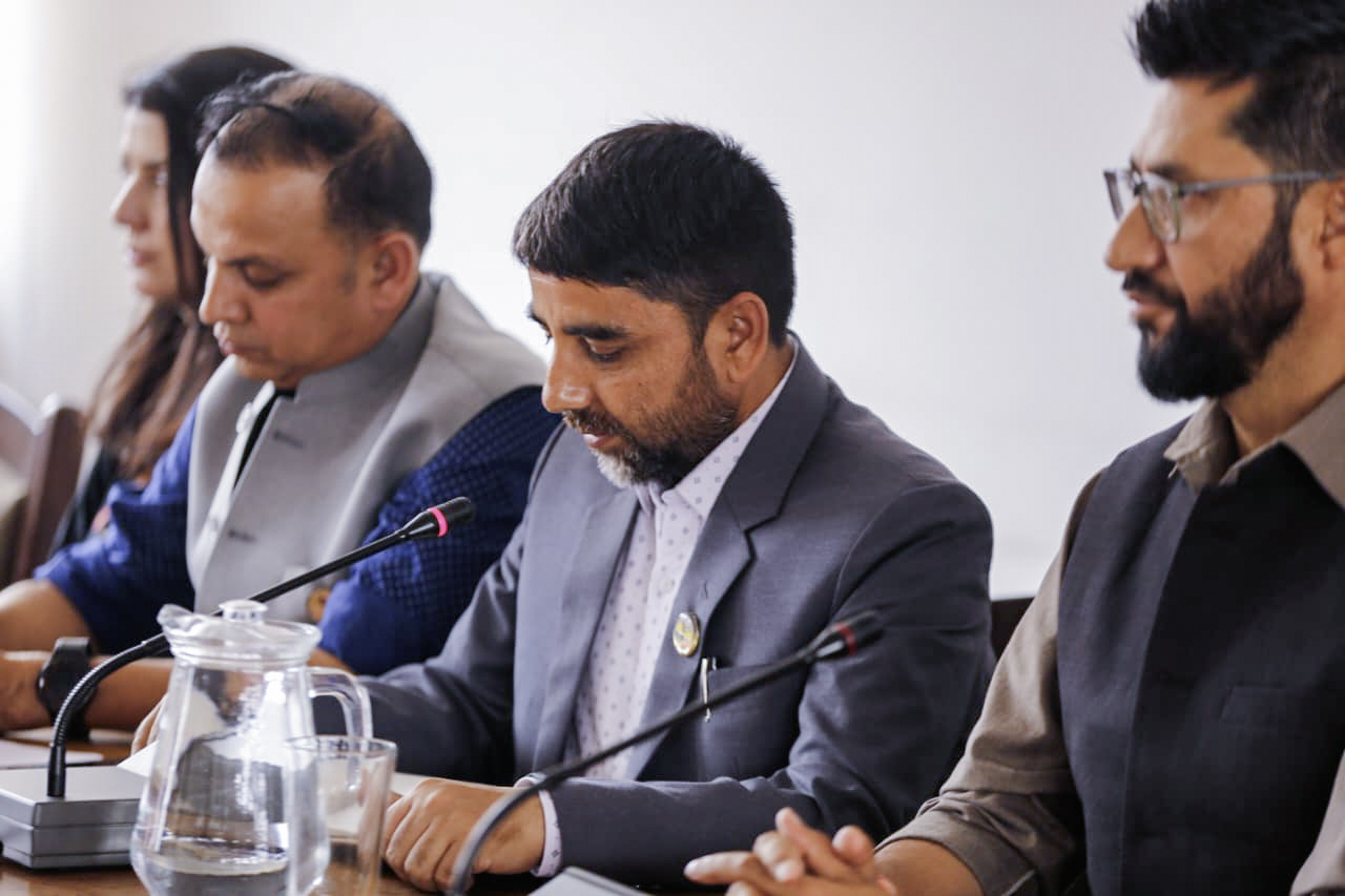 सांसदलाई ‘माननीय’ नलेख्न रविको निर्देशन, टिकटको आश्वासन बाँडे कारबाही गर्ने चेतावनी