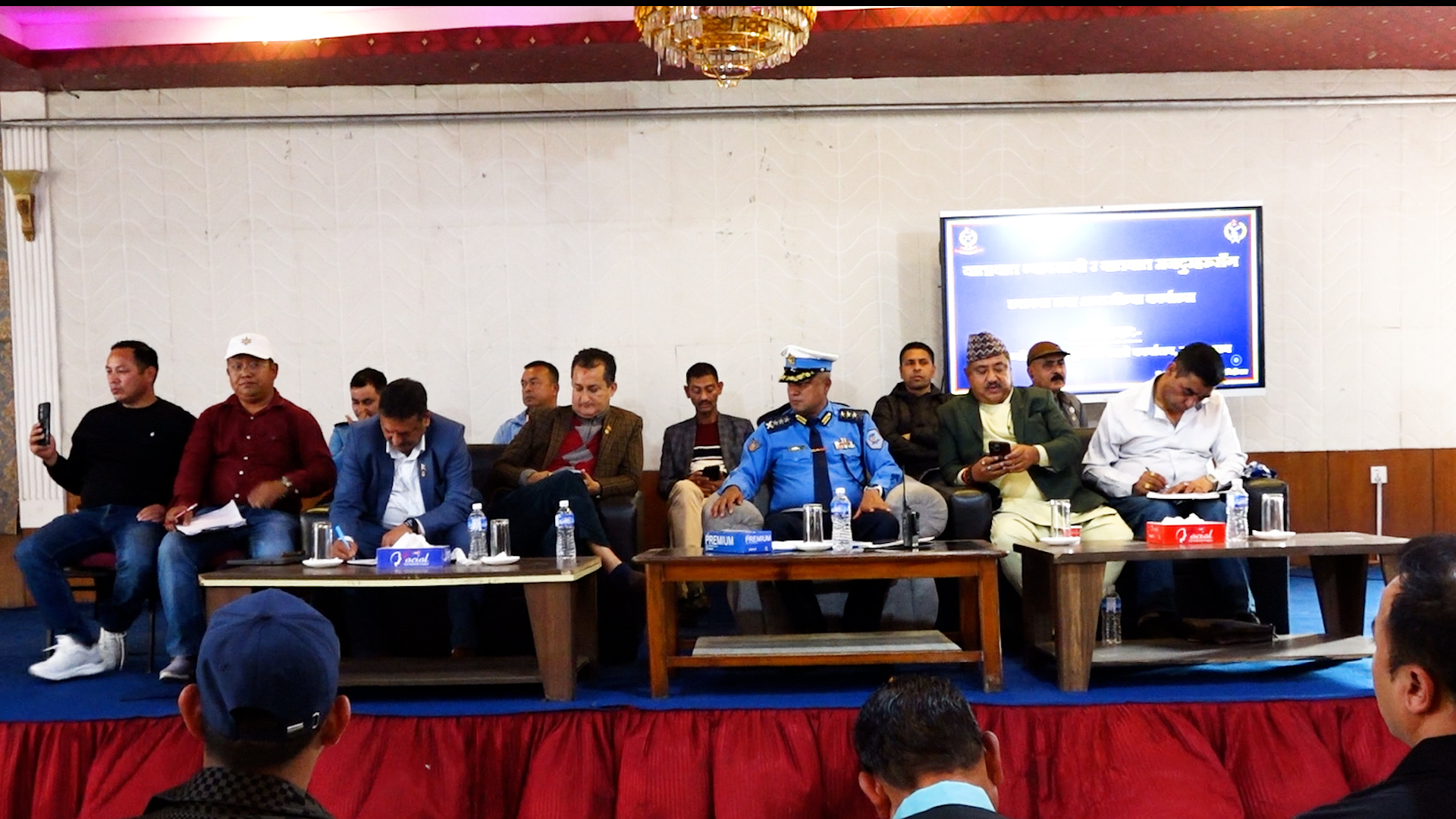 प्रहरी, व्यवसायी र मजदुरबीच अन्तरक्रिया : ट्राफिक सुधारमा सहकार्यको जोड