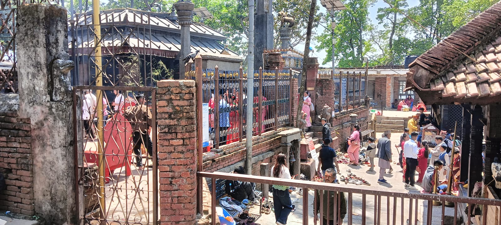 दोलखा भीमेश्वर : दर्शनार्थीको घुइँचो, अव्यवस्थाको चाङ