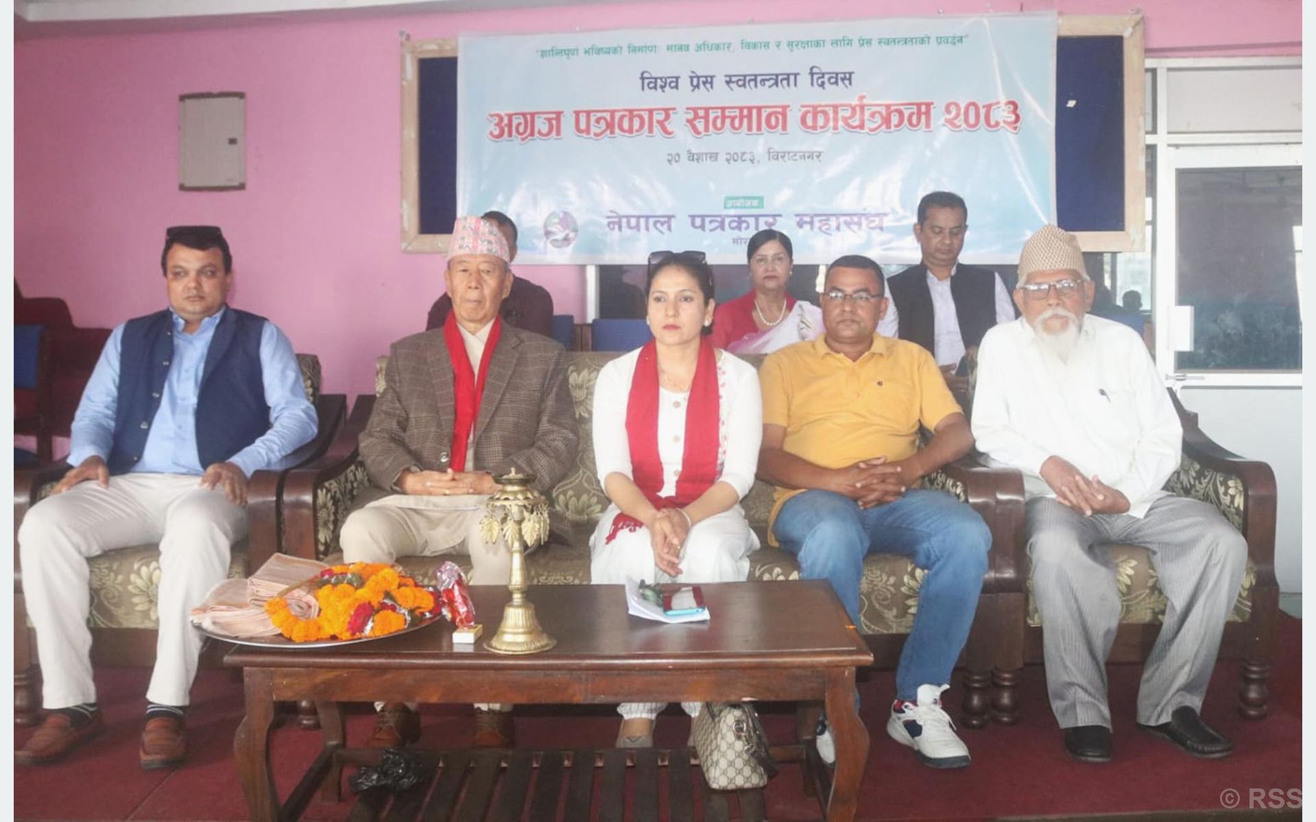 तीन अग्रज पत्रकार सम्मानित