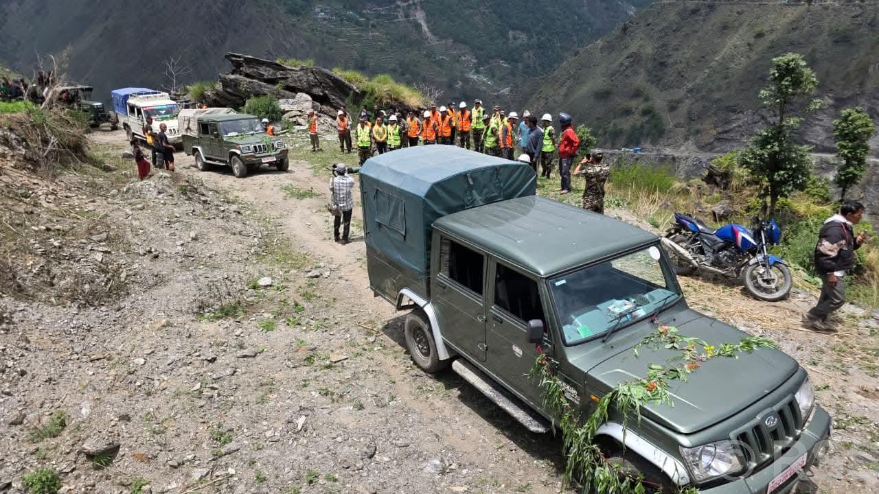 तिङ्कर सडकको दुम्लिङसम्म पहिलोपटक गाडी पुग्यो