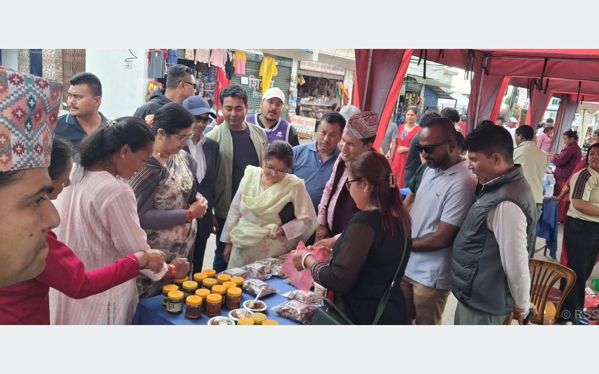 सूर्यविनायकद्वारा गुण्डुमा घुम्ती हाट बजार सञ्चालन