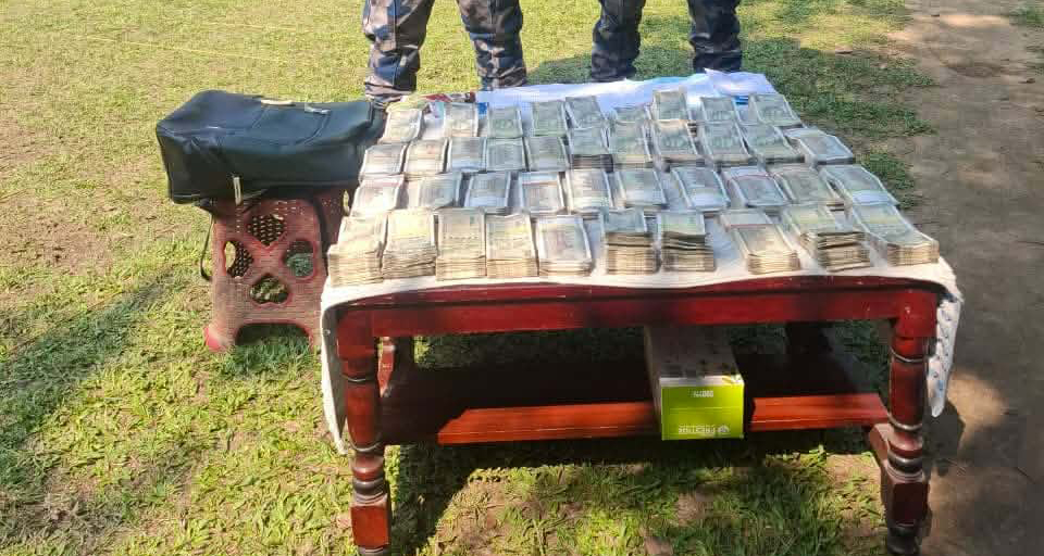 मोरङबाट २० लाख भारतीय रुपैयाँ बरामद   