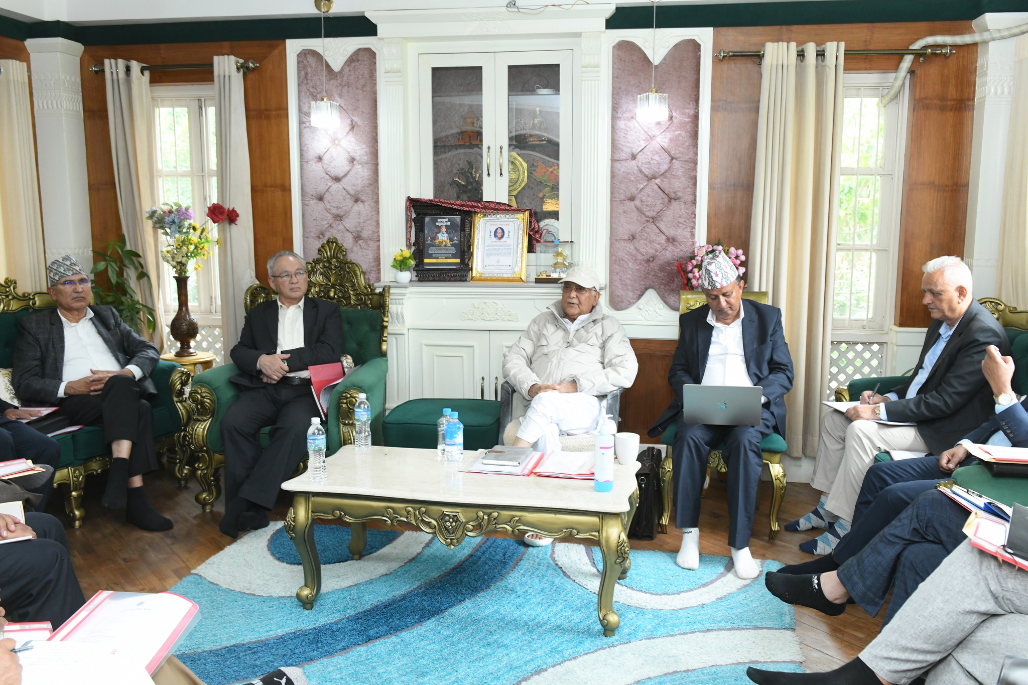 एमालेभित्र नेतृत्वको कार्यशैलीलाई लिएर असन्तुष्टि: ओलीकै सामुन्ने उपाध्यक्षहरूले उठाए गम्भीर प्रश्न