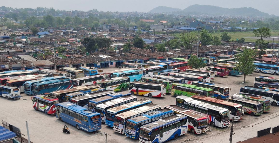 पोखरा महानगरको ३५ दिने अल्टिमेटम: बसपार्कका सुकुम्बासी भन्छन्- “पहिले विकल्प देऊ, अनि मात्र हटाऊ”