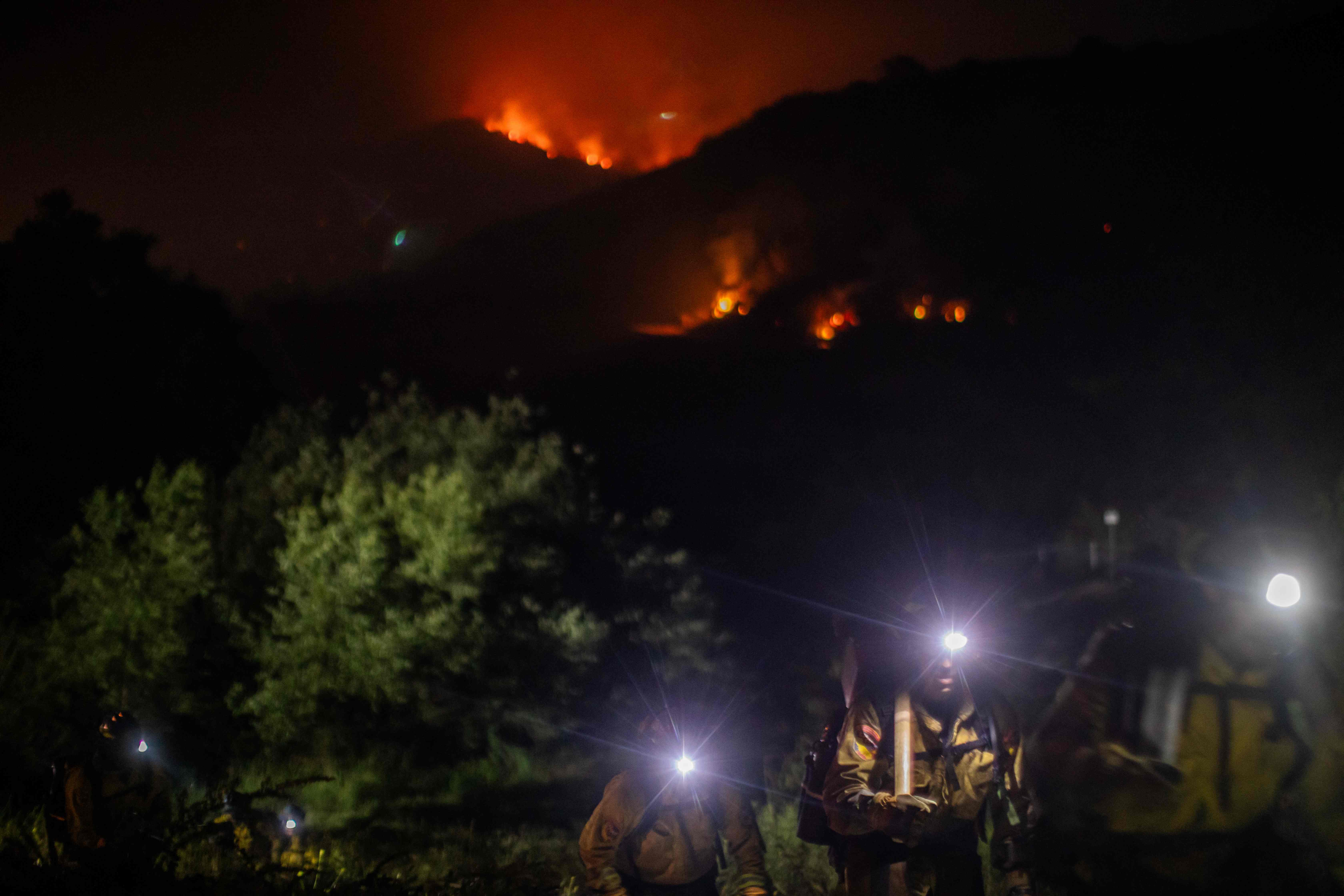 तीव्र हावाले फैलायो डढेलो, सिमी भ्यालीमा संकट