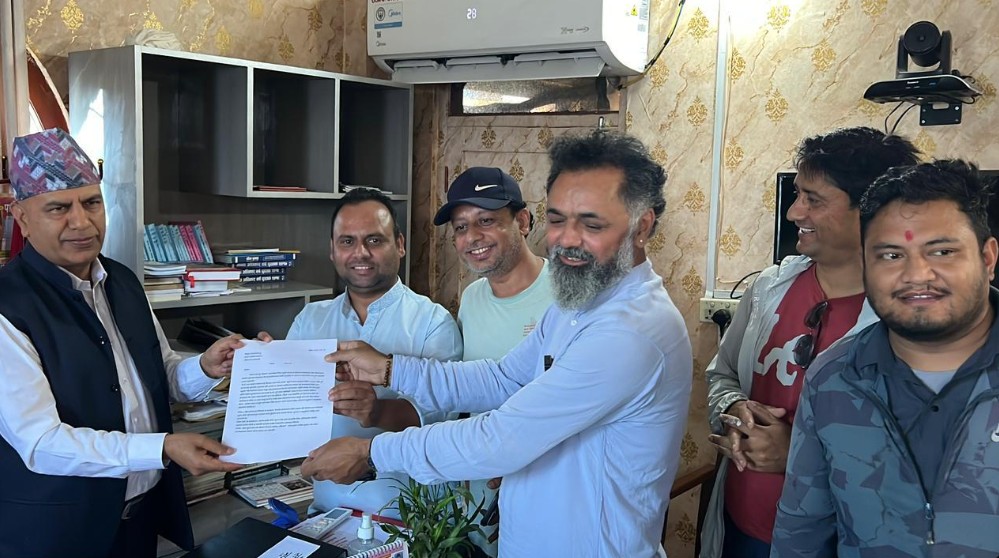 भृकुटी कागज कारखानाको व्यवस्थापन तथा श्रमिकहरूको बक्यौता तत्काल भुक्तानी गर्न प्रधानमन्त्रीलाई ज्ञापन