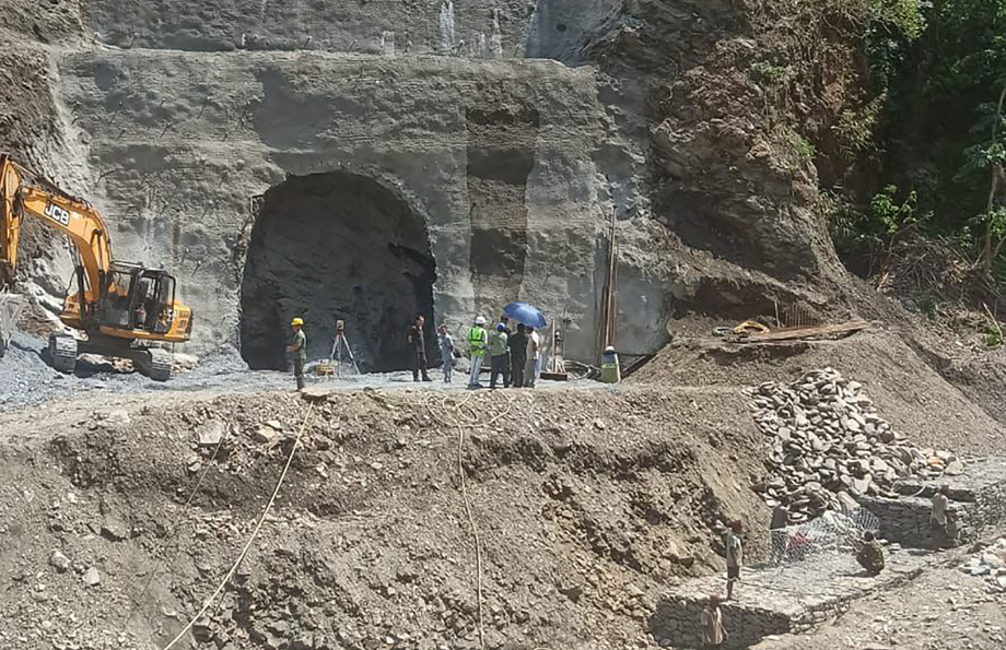 तल्लो सेती जलविद्युत् आयोजनाको कामले गति लिँदै: प्रवेश सुरुङ निर्माण सुरु