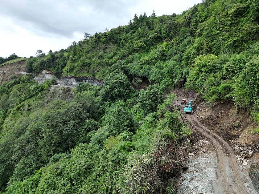 खिवाङ–घराम्दी सडक अलपत्र