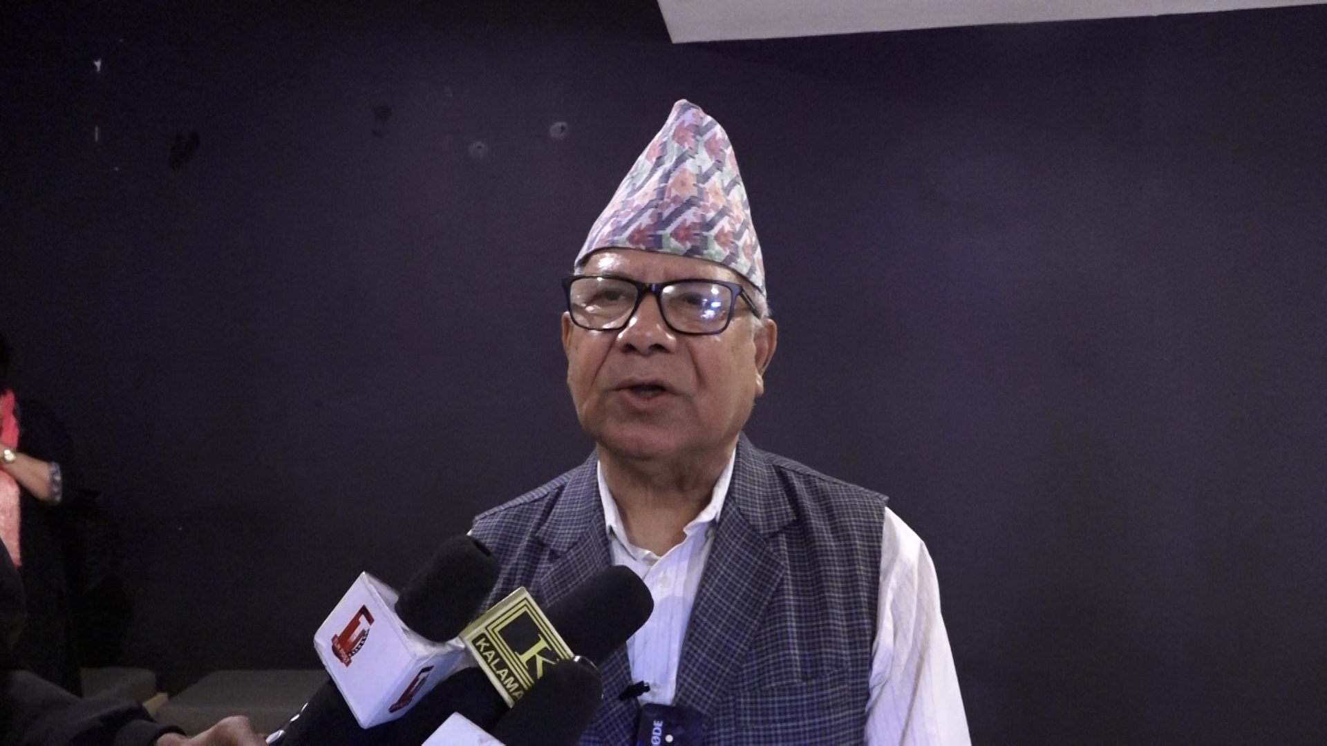 ‘बिगुल’ चलचित्रले समाजलाई सुसंस्कृत, स्वच्छ र जिम्मेवार बनाउन प्रेरणा दिन्छ : माधव नेपाल