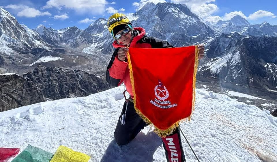 सशस्त्र प्रहरी सहायक निरीक्षक निम डिक्की शेर्पाद्वारा ल्होत्से हिमालको सफल आरोहण