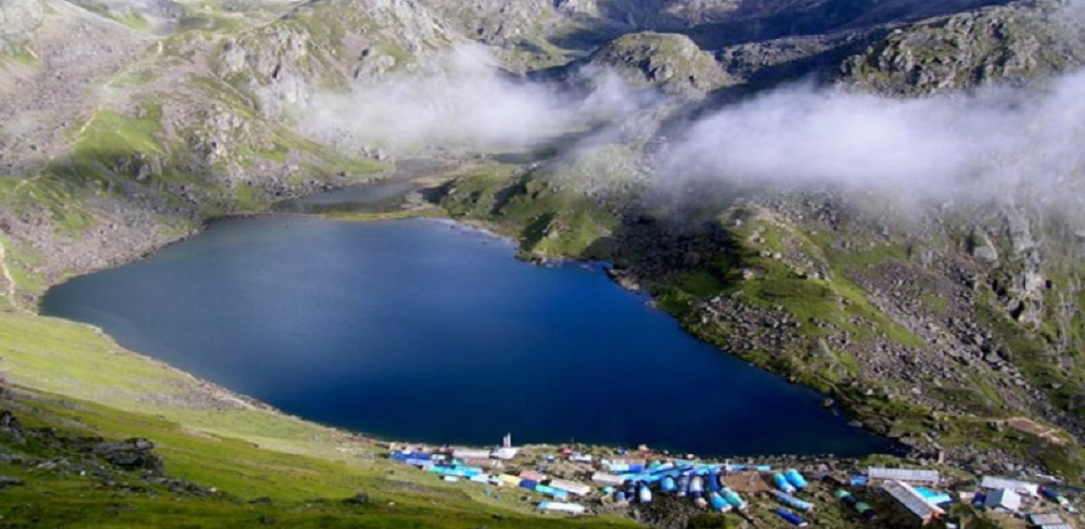 आस्था र प्रकृतिको संगम गोसाइँकुण्डमा विशेष मेला सुरु, पाँच हजार यात्रु आउने अनुमान