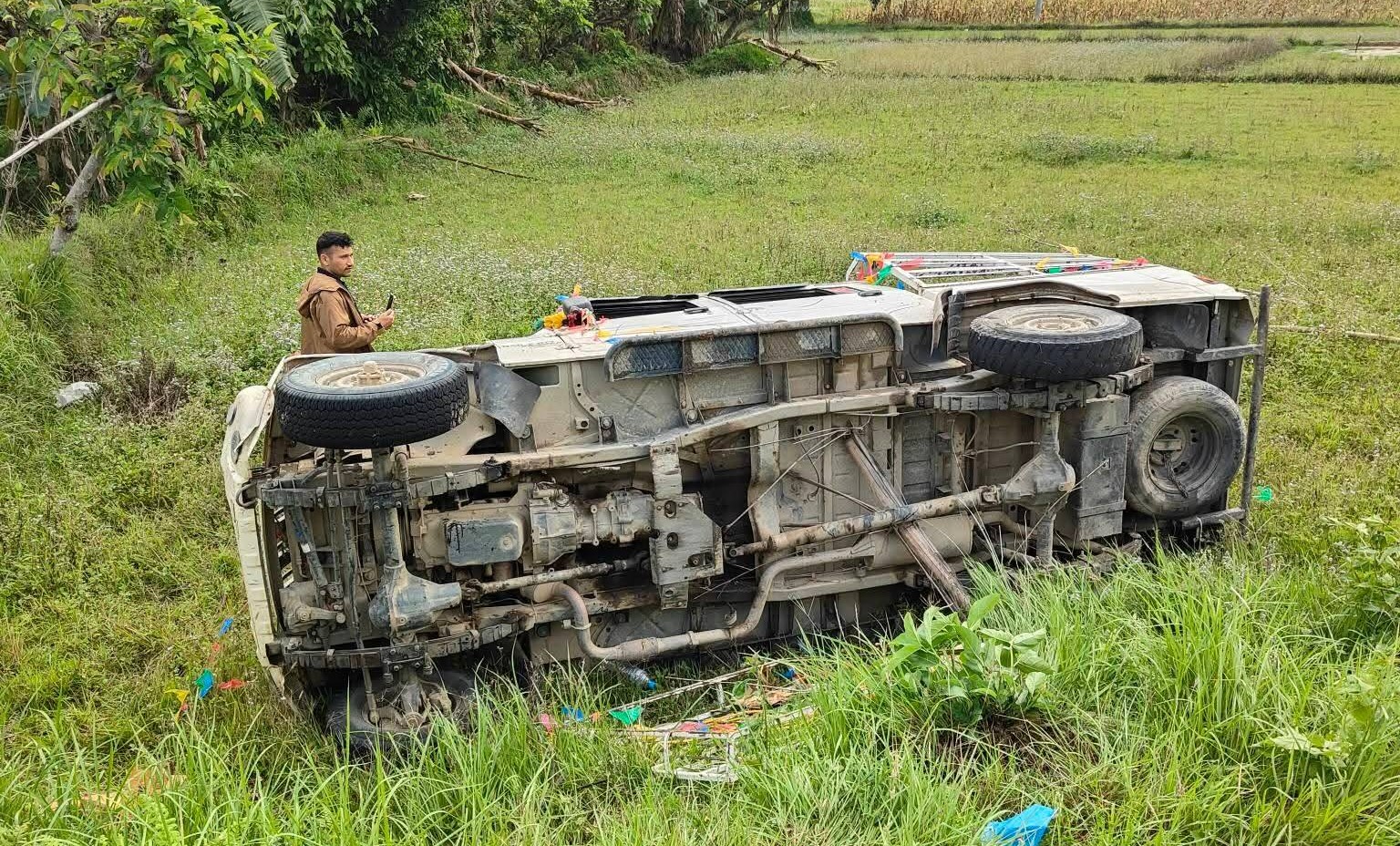 सिन्धुलीको दुधौलीमा जन्ती बोकेको बुलेरो दुर्घटना, पाँचजना घाइते