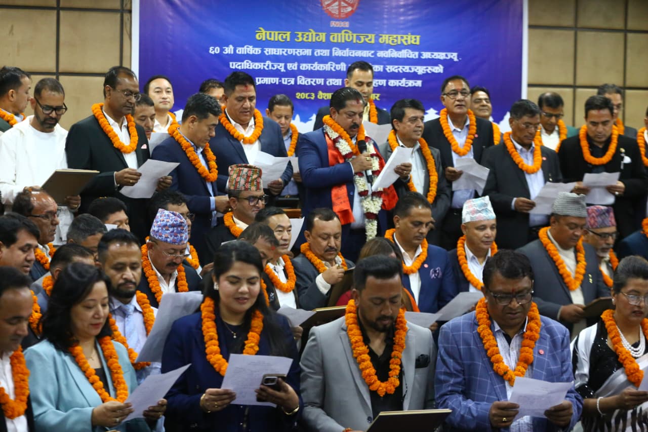 अन्जन श्रेष्ठले लिए अध्यक्ष पदको शपथ ग्रहण