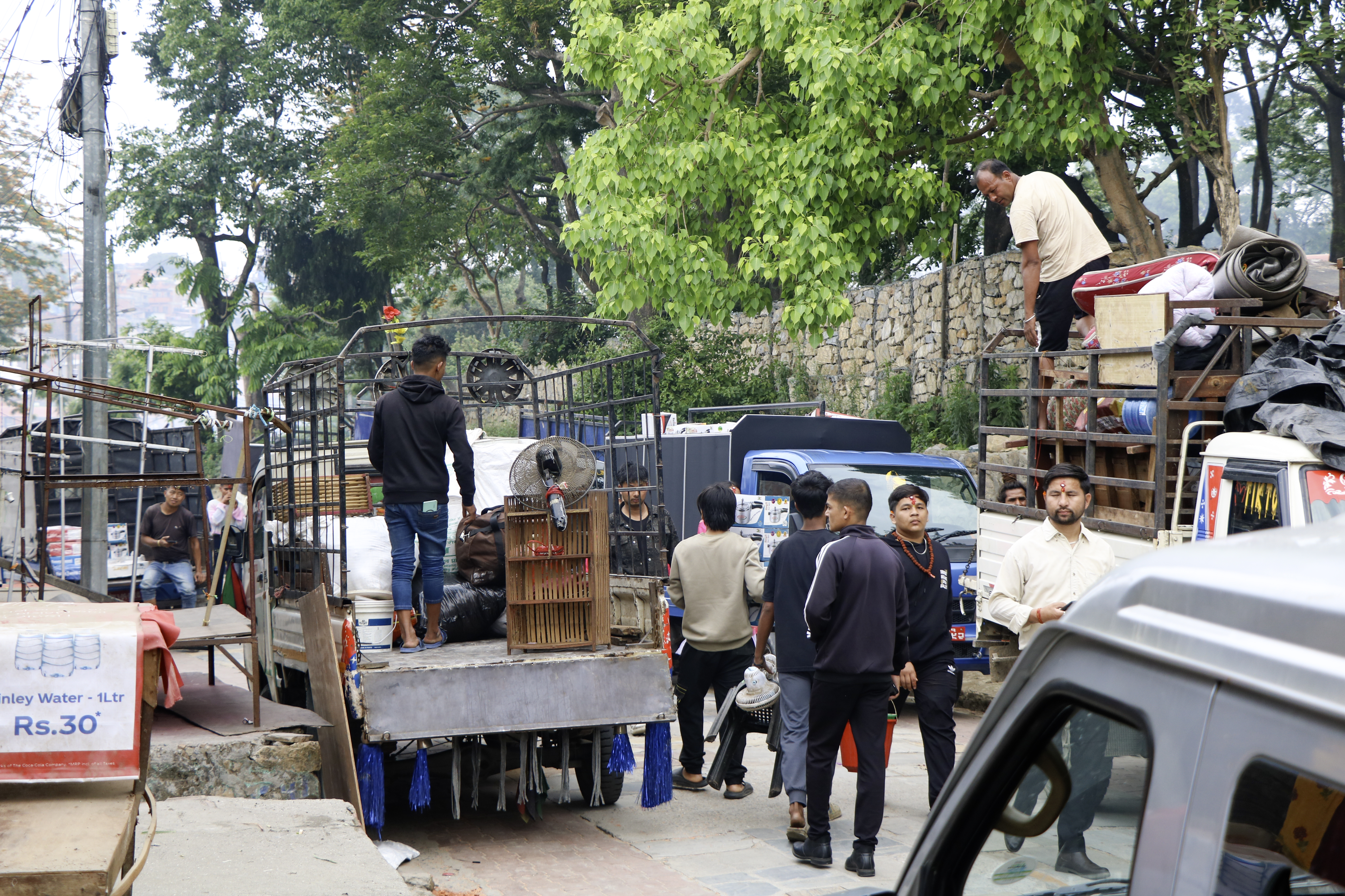 तिलगंगा क्षेत्रका स्थानीय डोजरको त्रासमा (तस्बिरहरू)