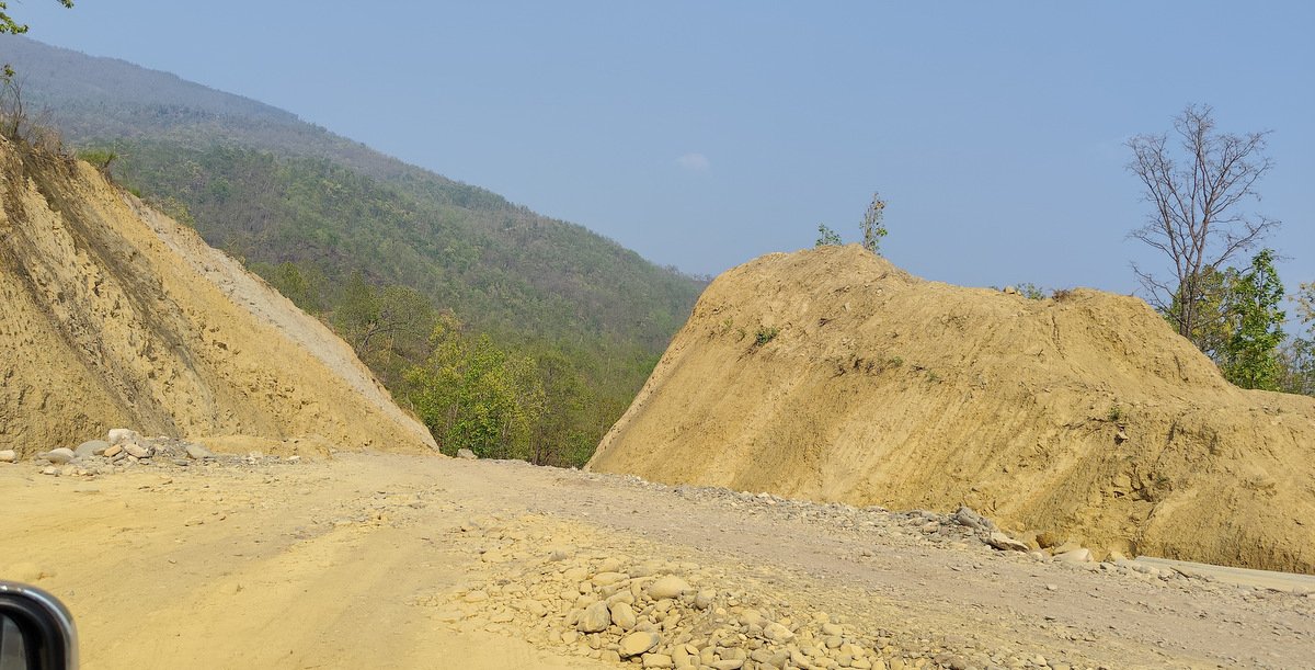 बड्डीचौर–बिउरेनी–खम्बागाडे सडक, सम्झौता अवधी सकिएको दुई बर्षमा पनि ४० प्रतिशत प्रगति