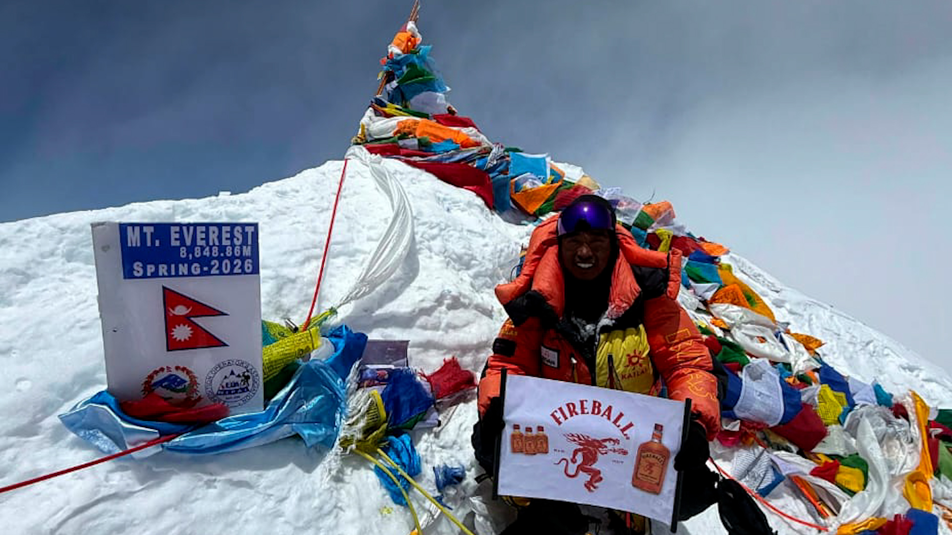 ओखलढुंगाका दुई दाजुभाइद्वारा सगरमाथा र लोत्से हिमालको सफल आरोहण
