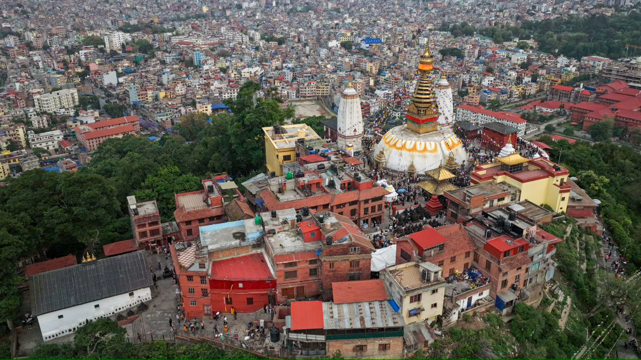 ड्रोनबाट देखिएको स्वयम्भूनाथ (फोटोफिचर)