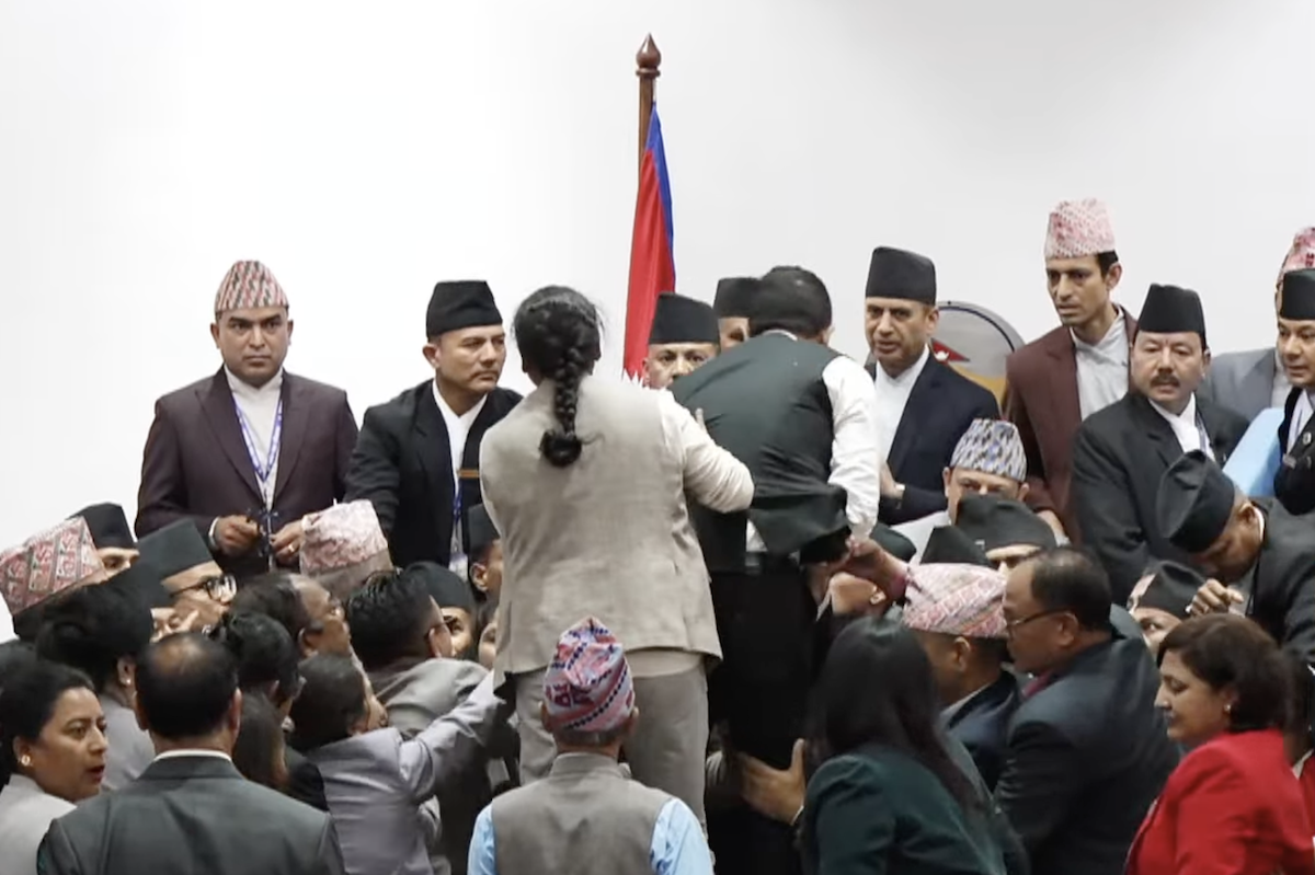 प्रतिनिधिसभाको वेलमै सत्तापक्ष र प्रतिपक्षका सांसदबिच घम्साघम्सी