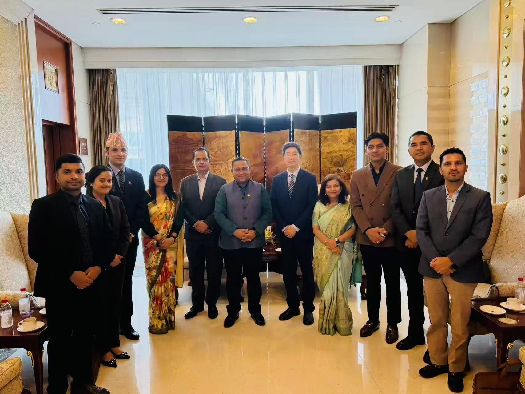नेपाल-चीन सम्बन्ध सुदृढ बनाउन परराष्ट्रमन्त्री बेइजिङमा, चिनियाँ व्यवसायीसँग लगानीबारे छलफल गर्ने