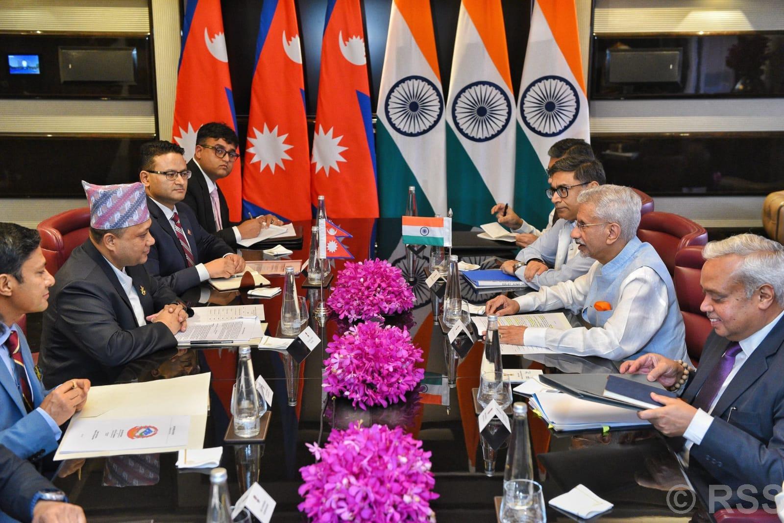नेपाल र भारतका विदेशमन्त्रीबीच भेटवार्ता : द्विपक्षीय सम्बन्धमा नयाँ अध्यायको सुरुआत हुने विश्वास