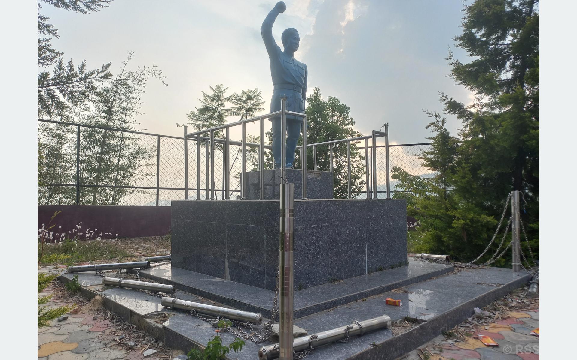 संरक्षण अभावमा रामप्रसाद राईको शालिकसहित पार्क सङ्कटमा