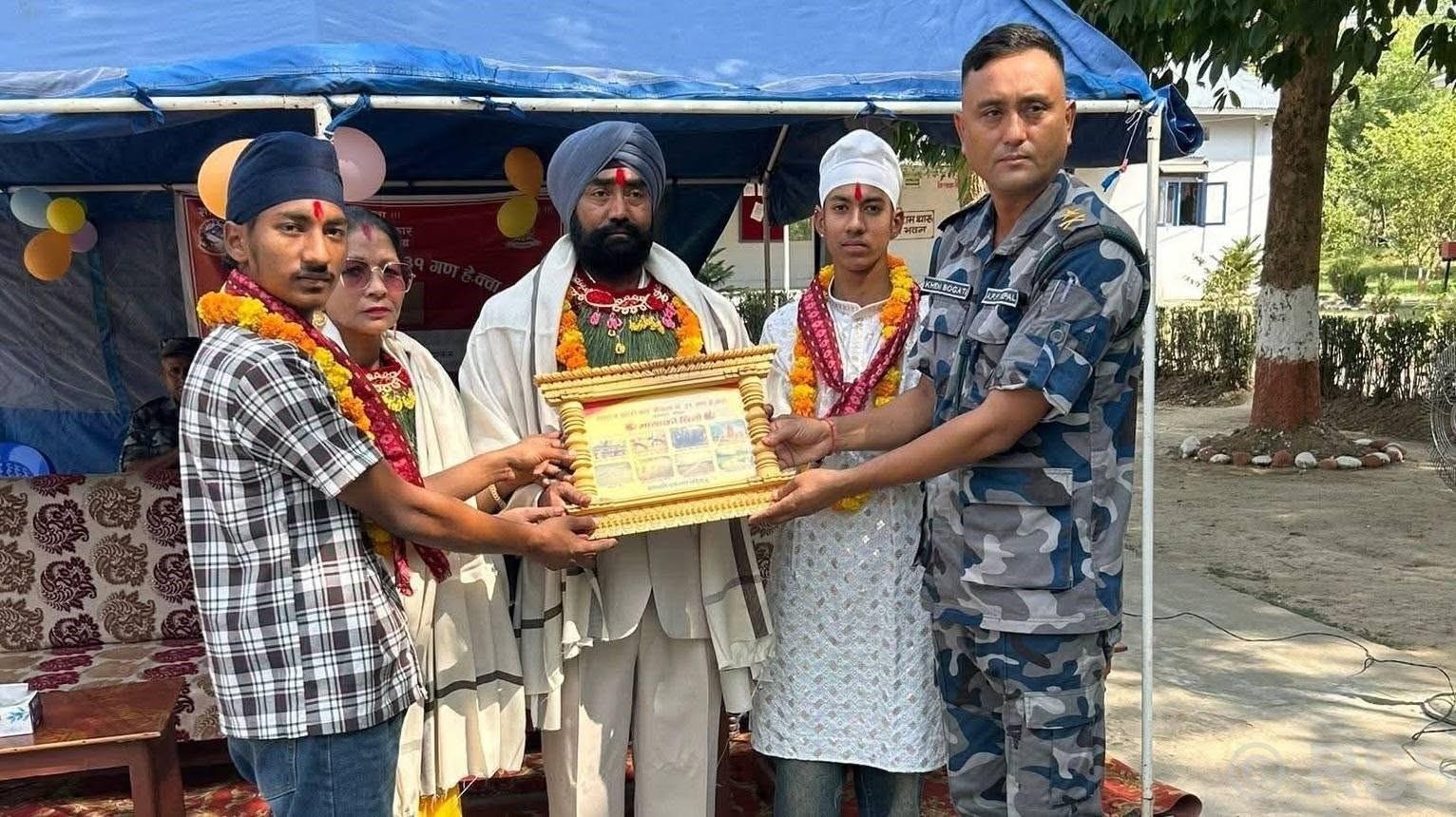 ‘ब्यारेकजस्तै घर’