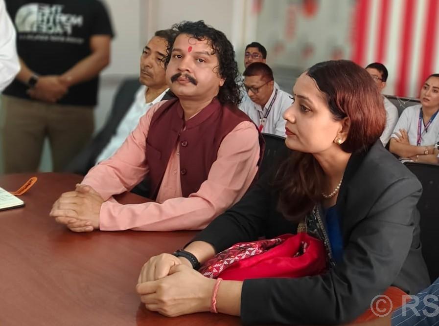 मन्त्री मेहताद्वारा बकुलहर रत्ननगर अस्पतालको निरीक्षण