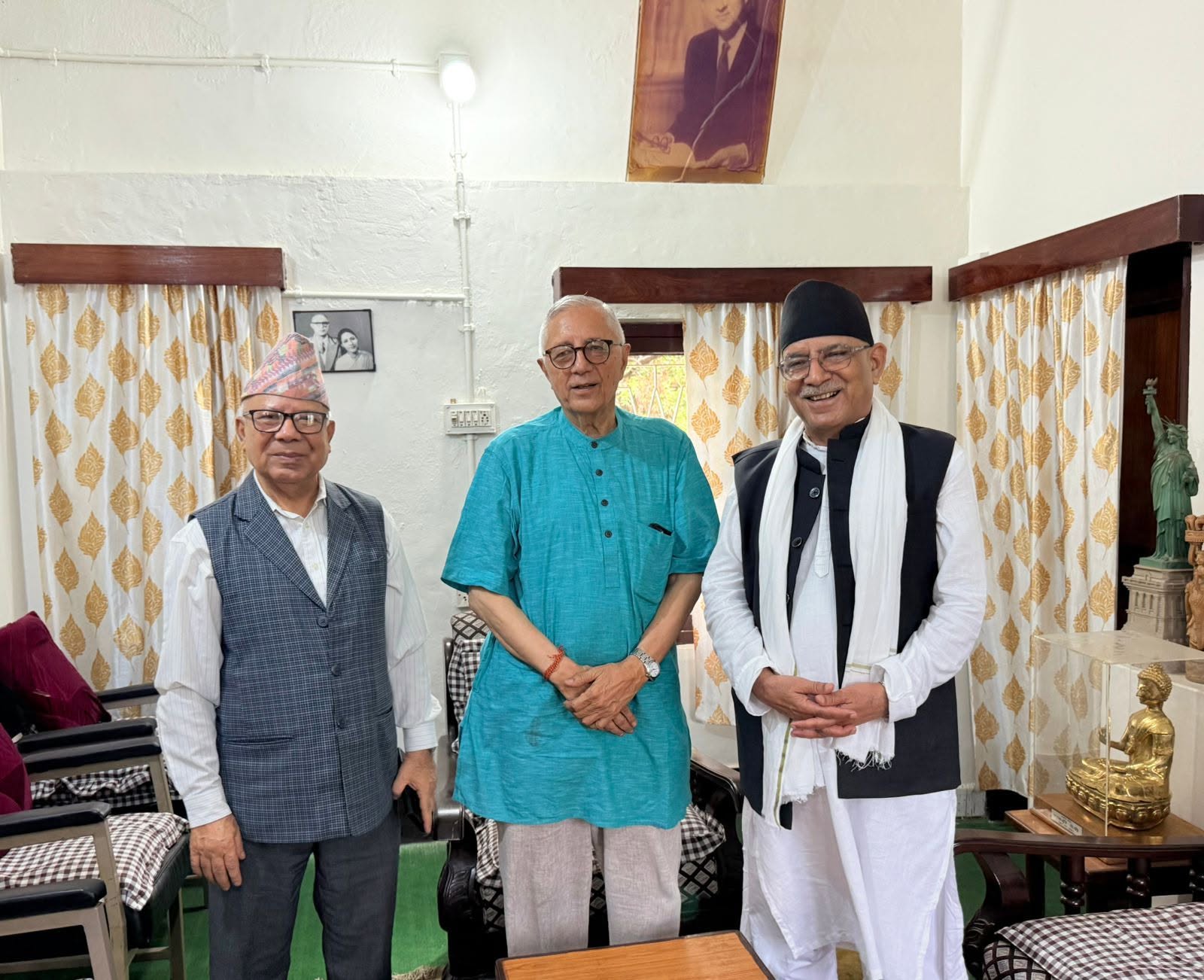 विराटनगरमा राजनीतिक सरगर्मी: कोइराला निवासमा प्रचण्ड र माधव नेपालद्वारा शेखरसँग सामूहिक संवाद